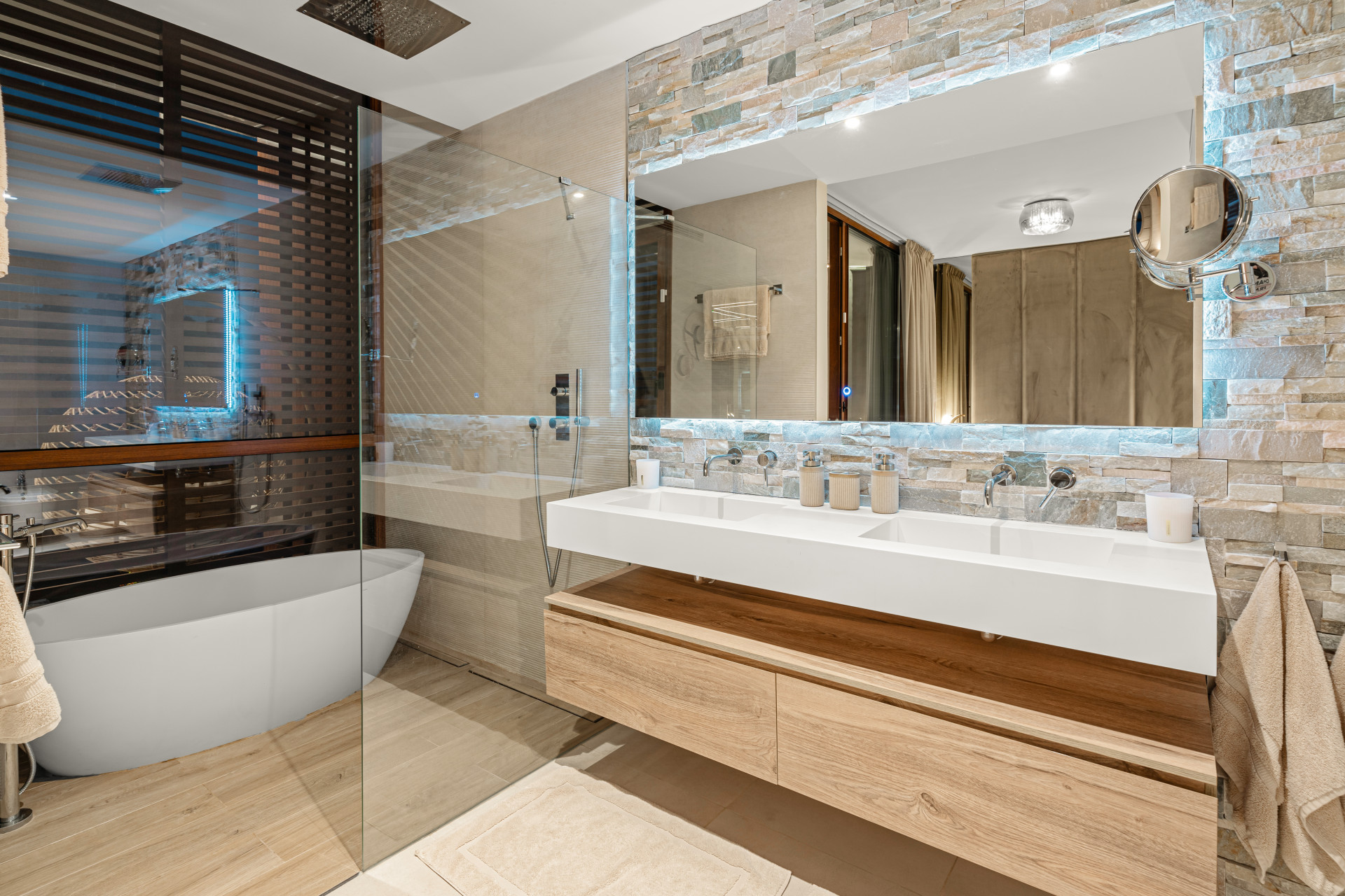 EXCLUSIVE VILLA WITH PRIVATE POOL, JACUZZI & OUTDOOR CINEMA ON MARBELLA’S GOLDEN MILE · Photo 19