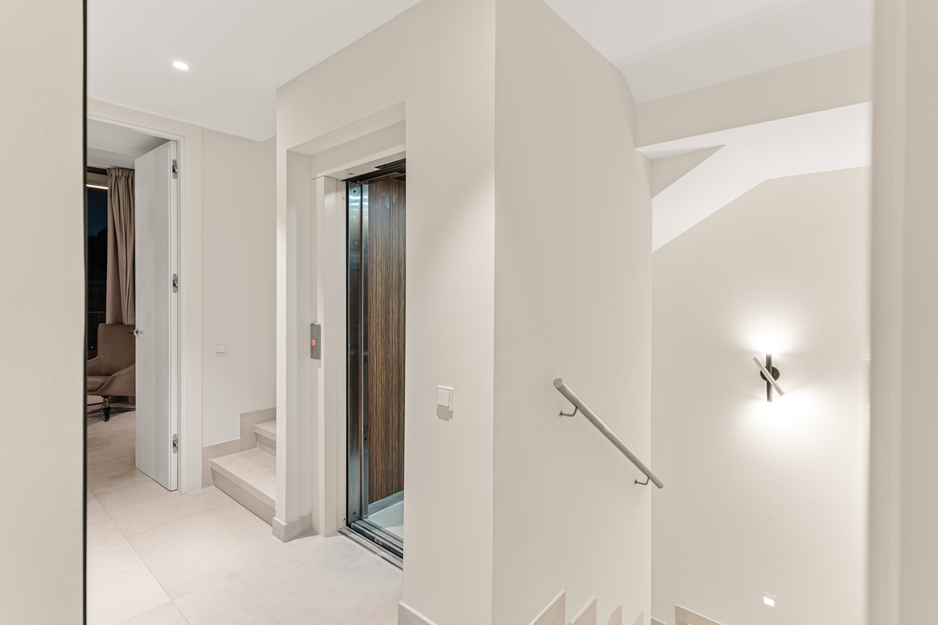 EXCLUSIVE VILLA WITH PRIVATE POOL, JACUZZI & OUTDOOR CINEMA ON MARBELLA’S GOLDEN MILE · Photo 33