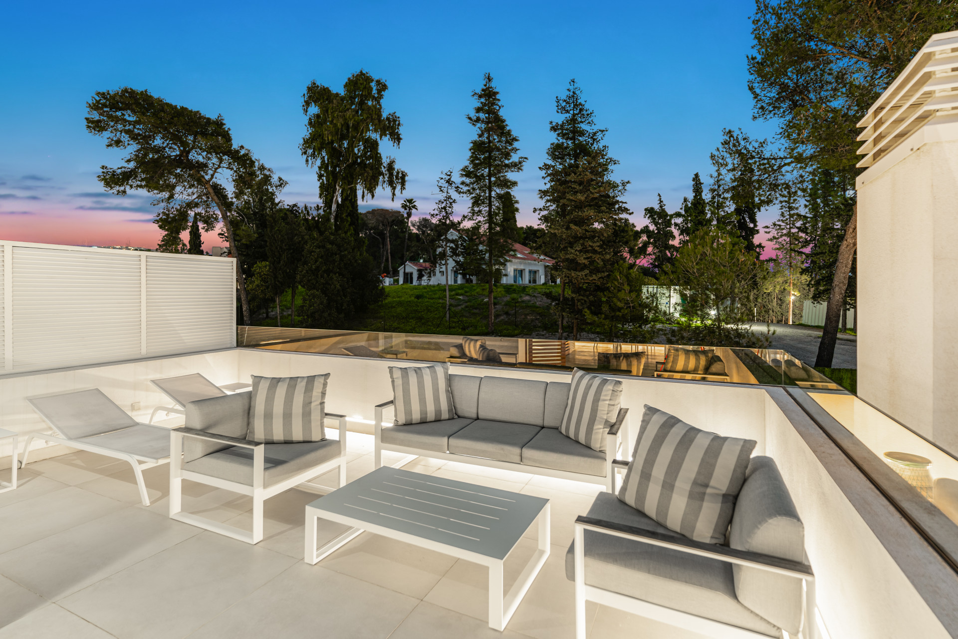 EXCLUSIVE VILLA WITH PRIVATE POOL, JACUZZI & OUTDOOR CINEMA ON MARBELLA’S GOLDEN MILE · Photo 29