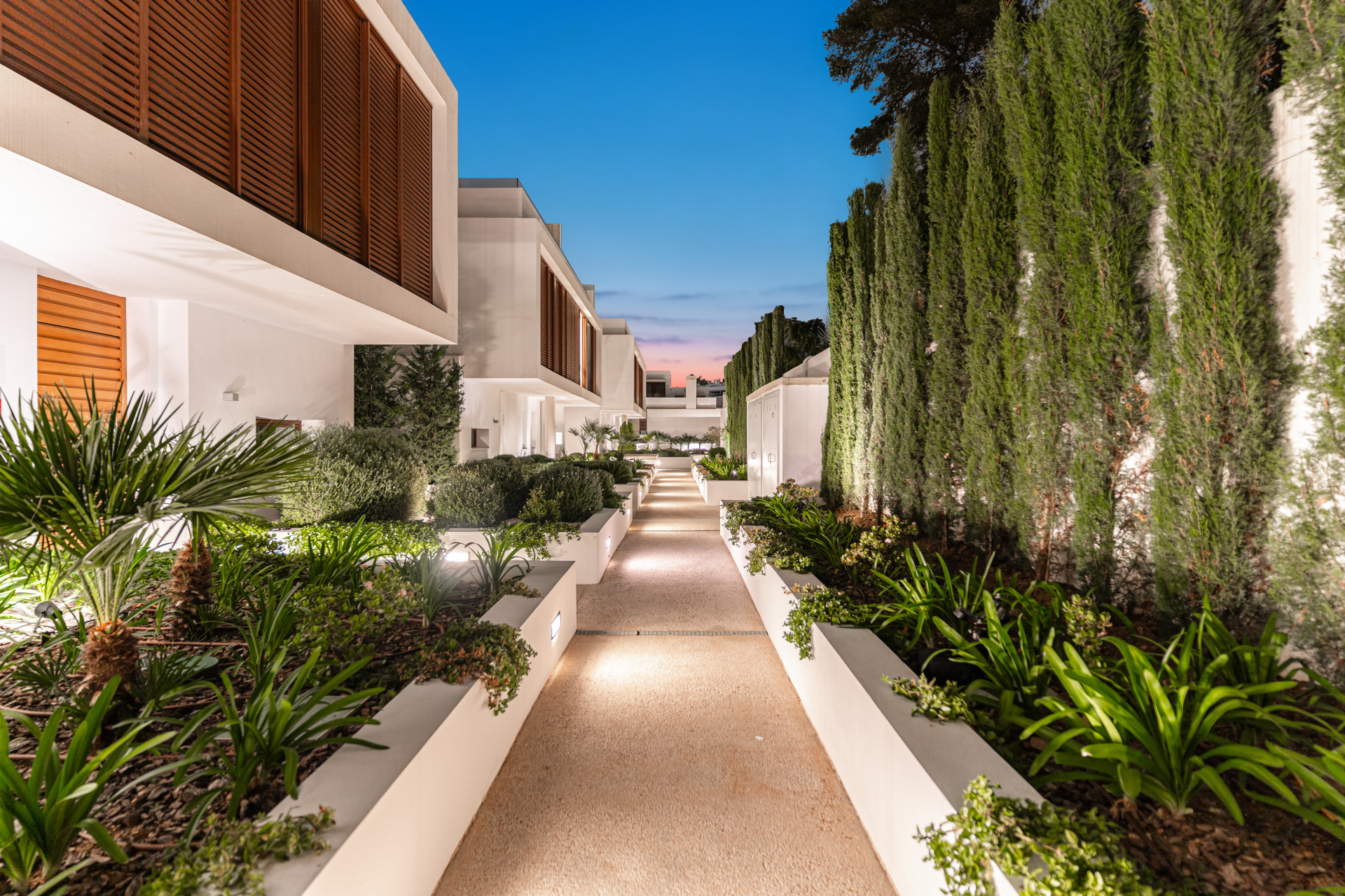 EXCLUSIVE VILLA WITH PRIVATE POOL, JACUZZI & OUTDOOR CINEMA ON MARBELLA’S GOLDEN MILE · Photo 42
