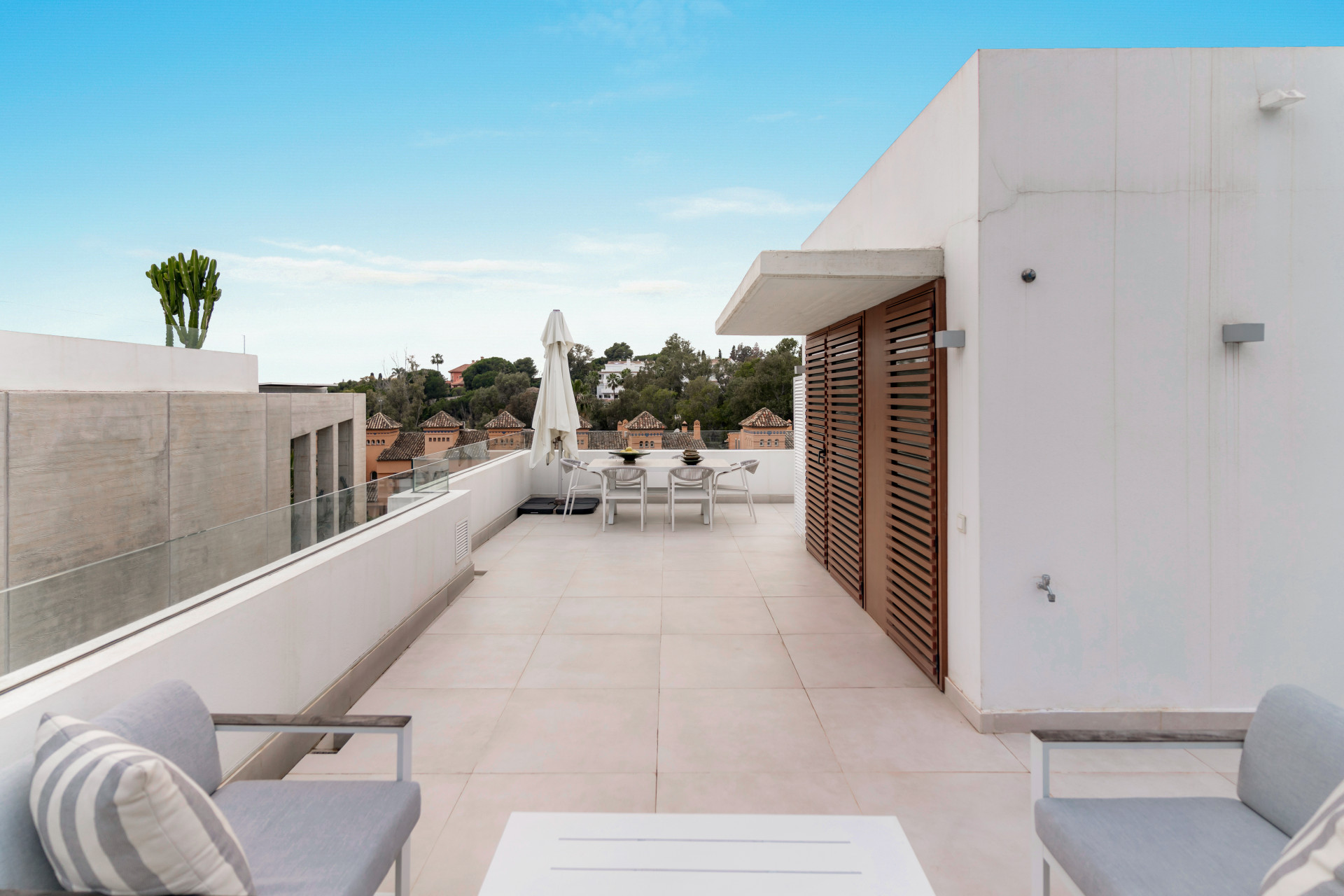 EXCLUSIVE VILLA WITH PRIVATE POOL, JACUZZI & OUTDOOR CINEMA ON MARBELLA’S GOLDEN MILE · Photo 28