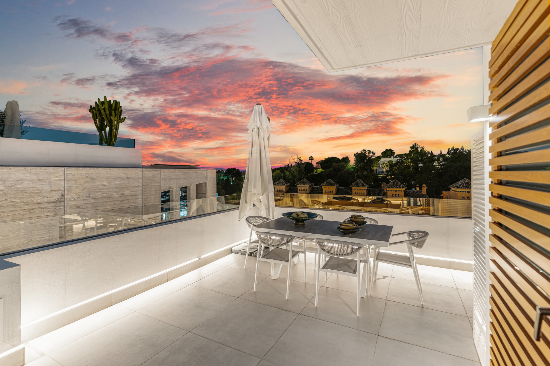 EXCLUSIVE VILLA WITH PRIVATE POOL, JACUZZI & OUTDOOR CINEMA ON MARBELLA’S GOLDEN MILE · Photo 30