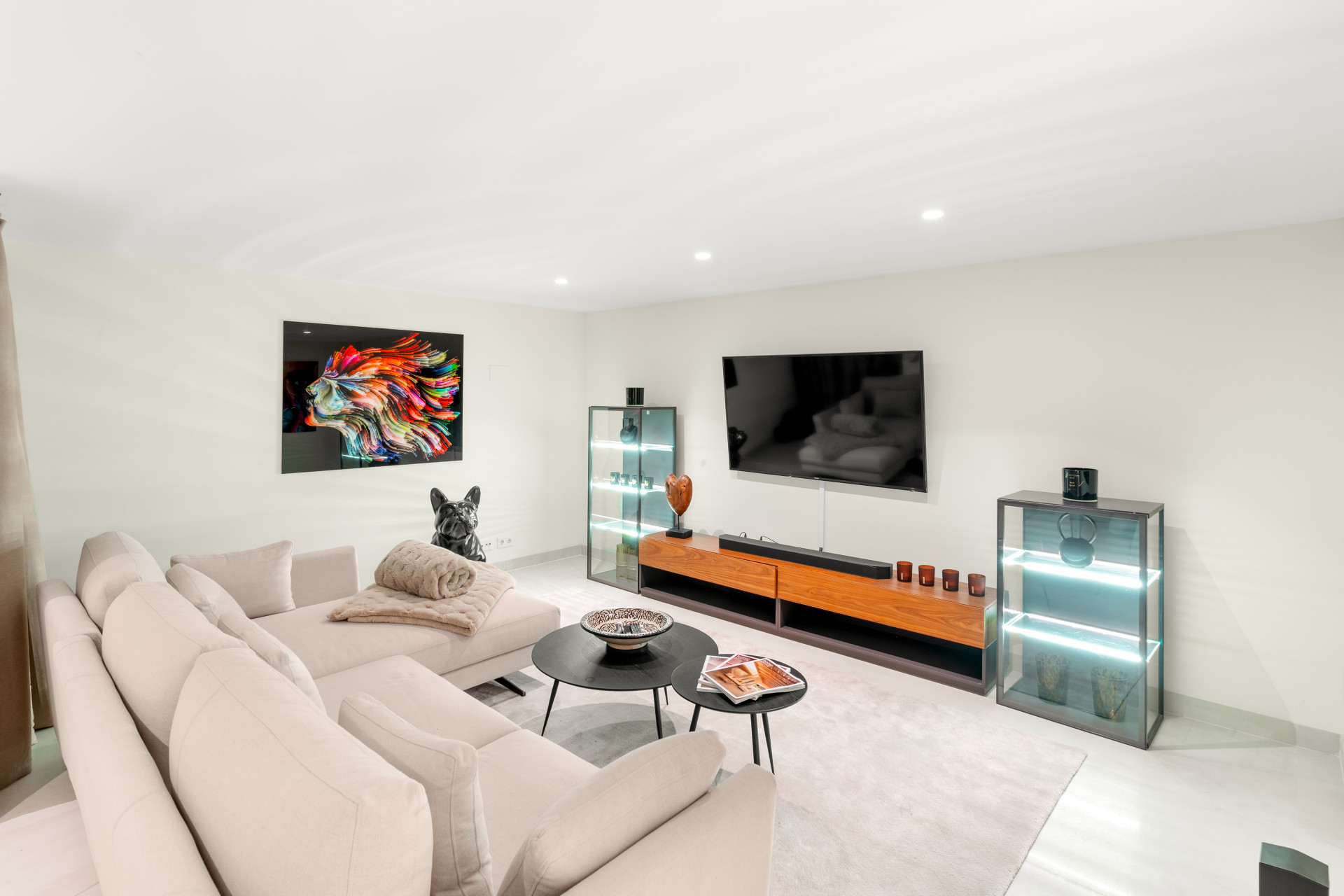 EXCLUSIVE VILLA WITH PRIVATE POOL, JACUZZI & OUTDOOR CINEMA ON MARBELLA’S GOLDEN MILE · Photo 22