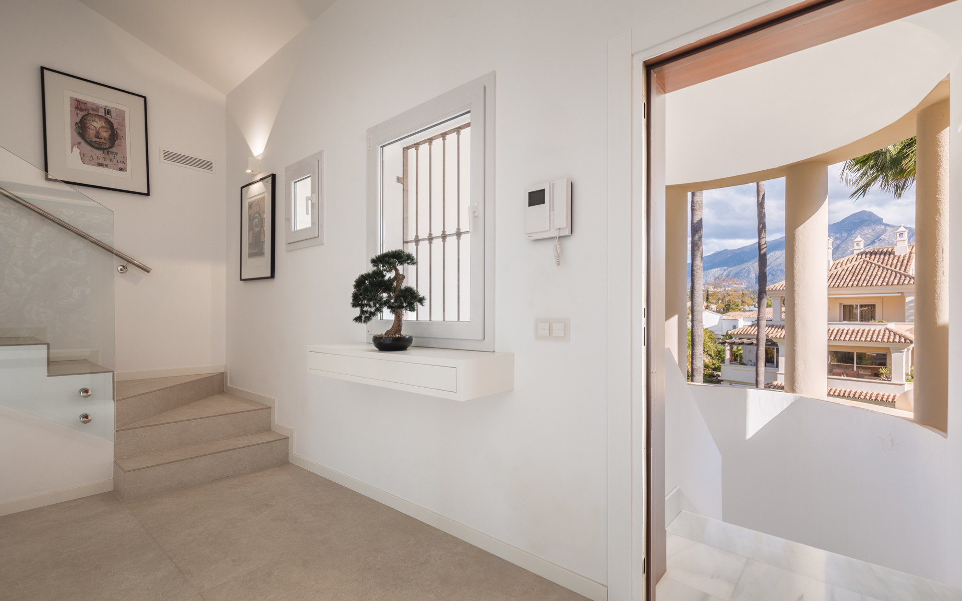 Exquisitely renovated, spacious duplex penthouse in Las Alamandas, Nueva Andalucía · Photo 25