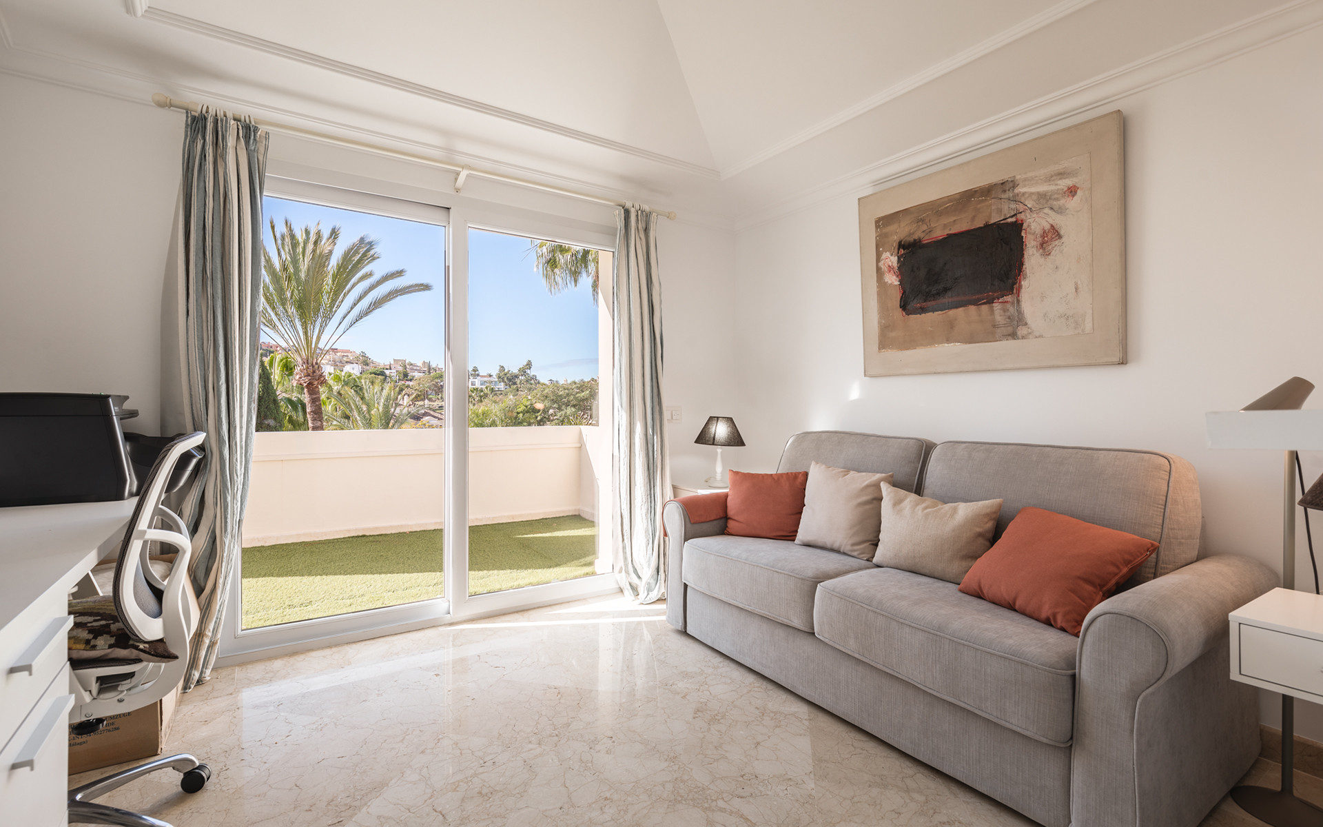 Exquisitely renovated, spacious duplex penthouse in Las Alamandas, Nueva Andalucía · Photo 22