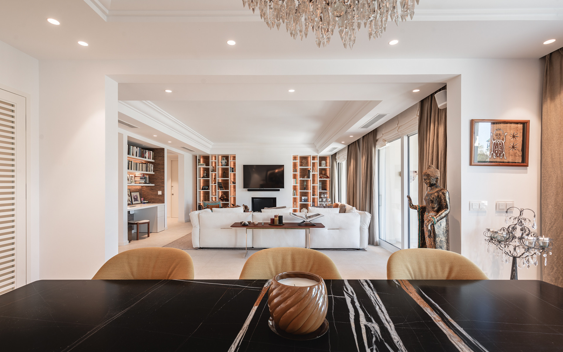 Exquisitely renovated, spacious duplex penthouse in Las Alamandas, Nueva Andalucía · Photo 12