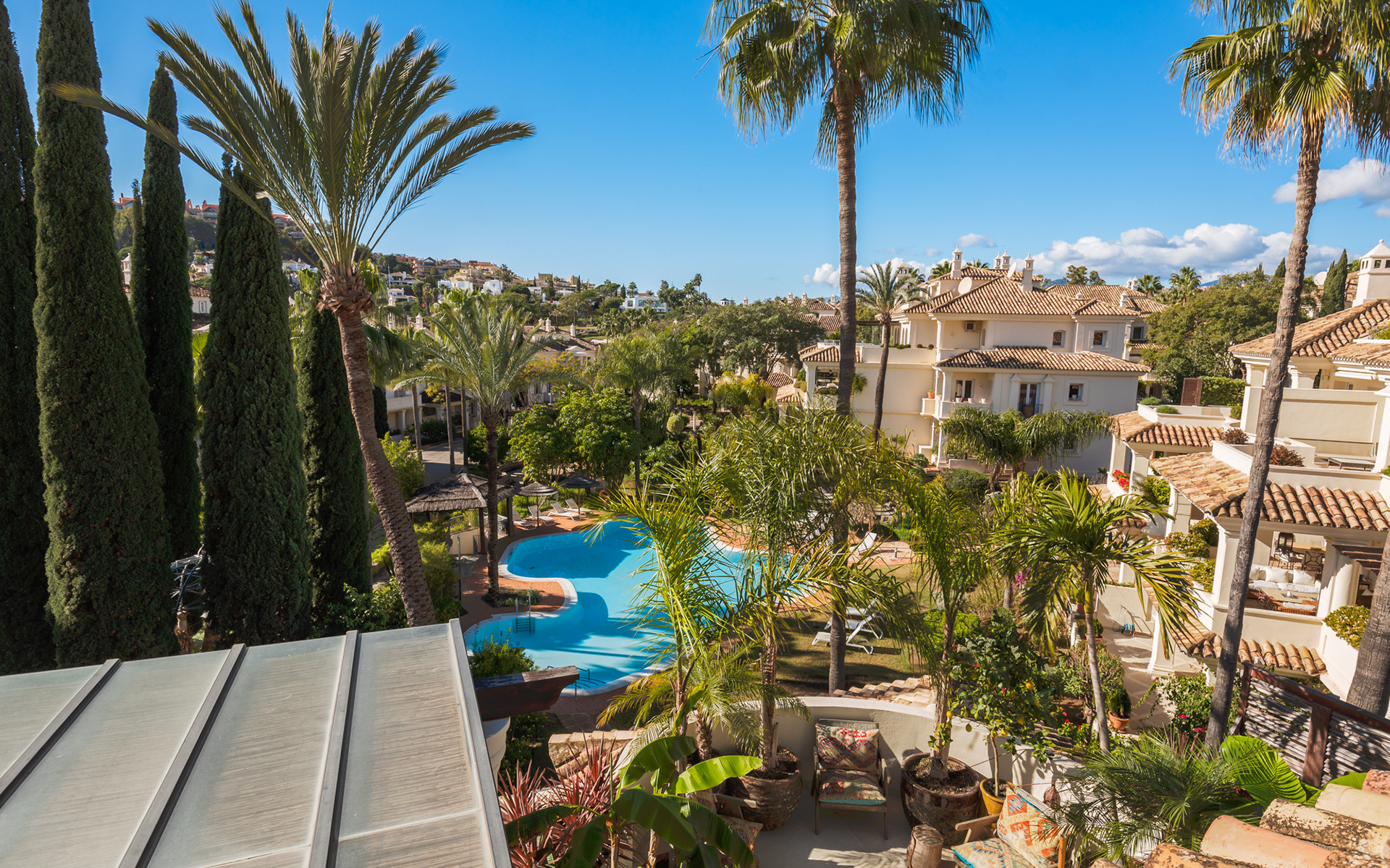Exquisitely renovated, spacious duplex penthouse in Las Alamandas, Nueva Andalucía · Photo 42