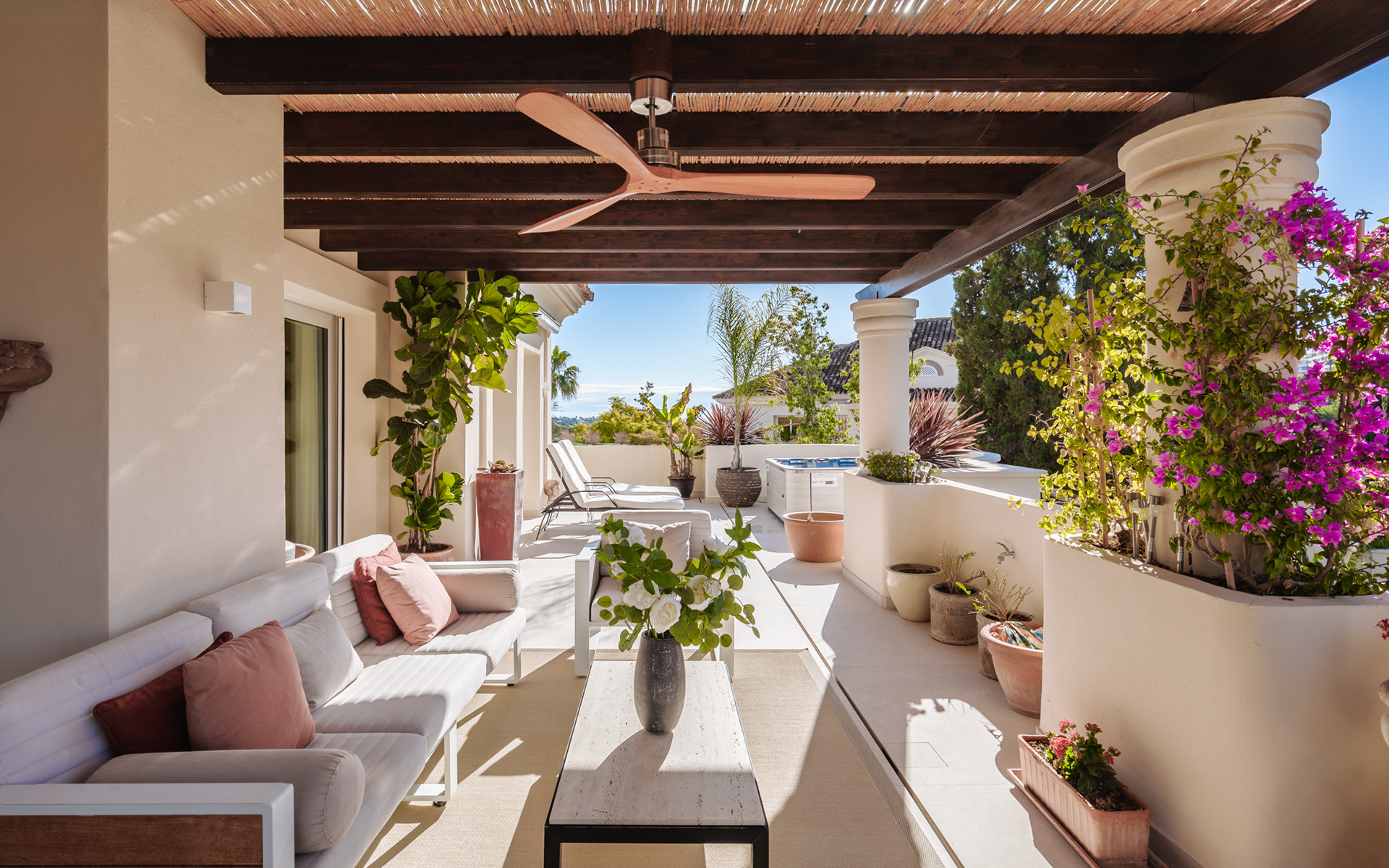 Exquisitely renovated, spacious duplex penthouse in Las Alamandas, Nueva Andalucía · Photo 29