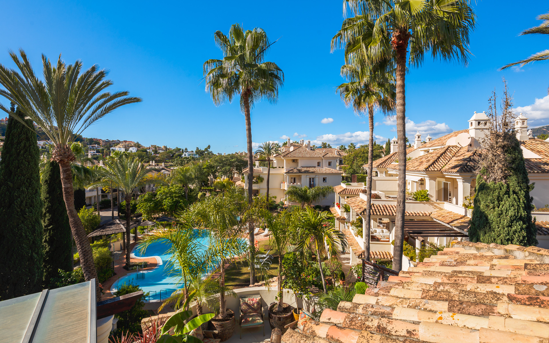 Exquisitely renovated, spacious duplex penthouse in Las Alamandas, Nueva Andalucía · Photo 44