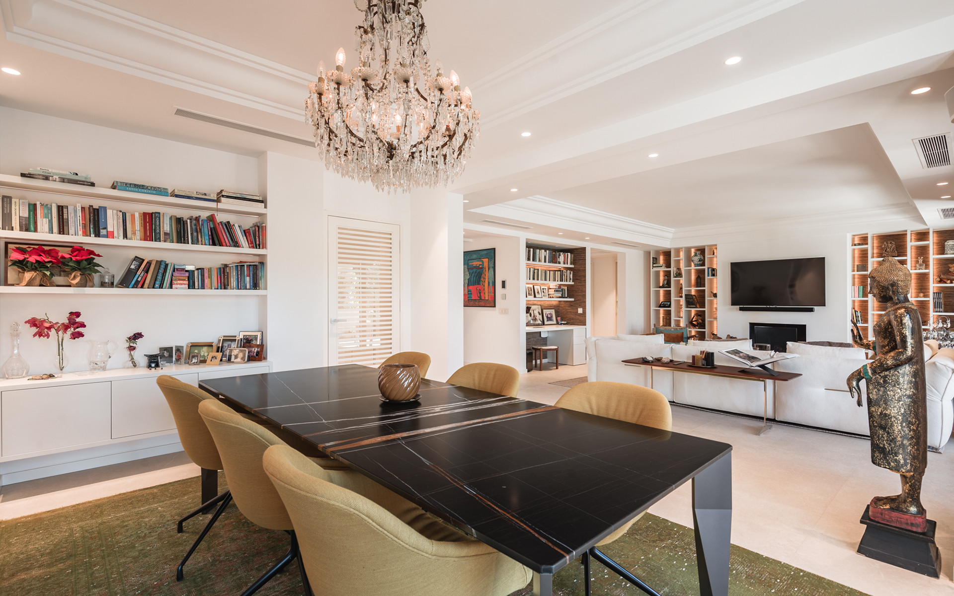 Exquisitely renovated, spacious duplex penthouse in Las Alamandas, Nueva Andalucía · Photo 10