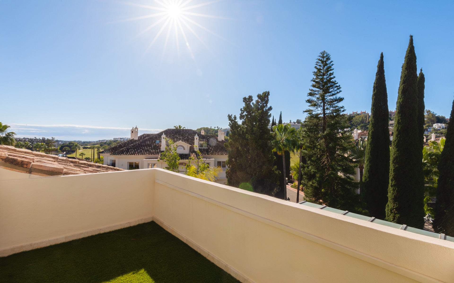 Exquisitely renovated, spacious duplex penthouse in Las Alamandas, Nueva Andalucía · Photo 39