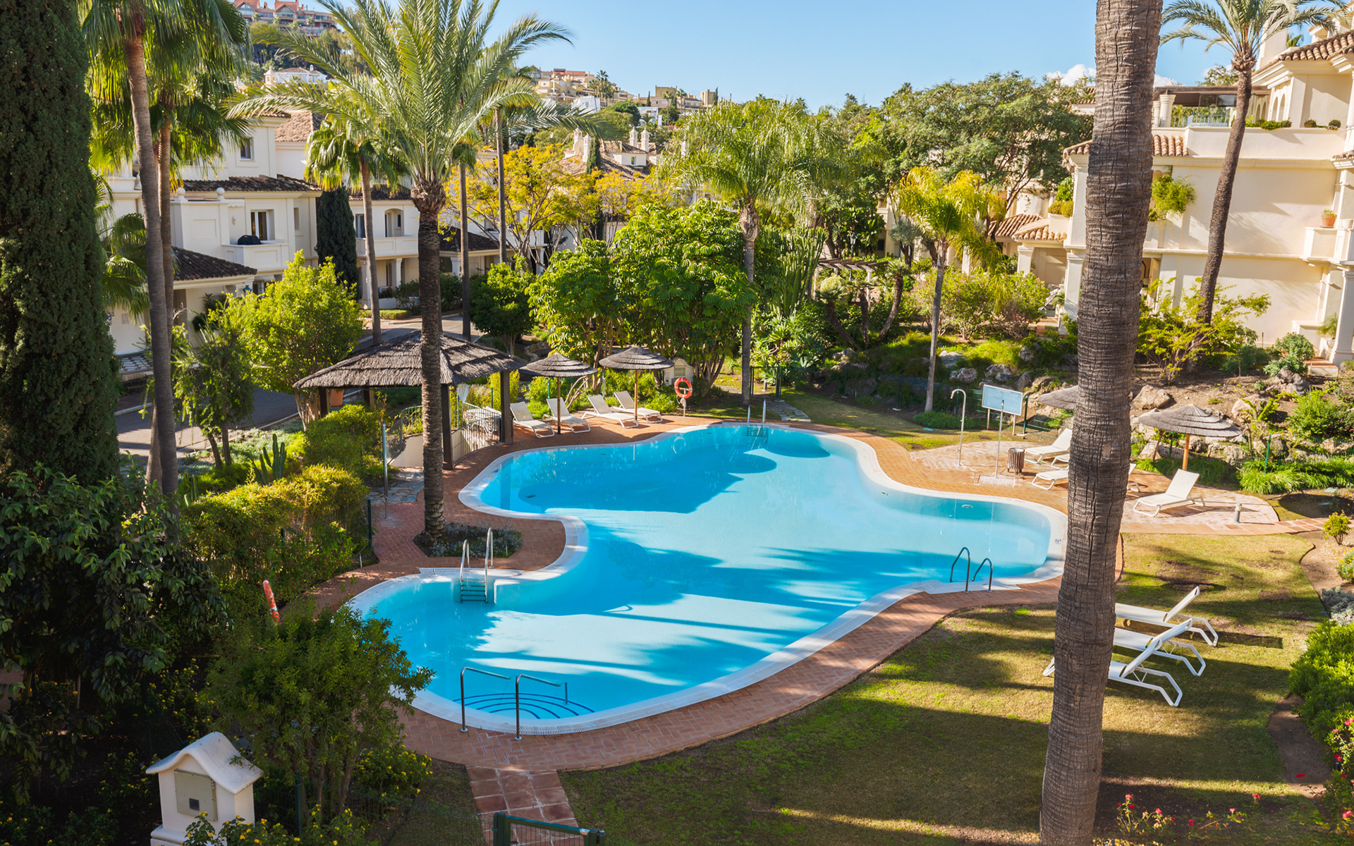 Exquisitely renovated, spacious duplex penthouse in Las Alamandas, Nueva Andalucía · Photo 34