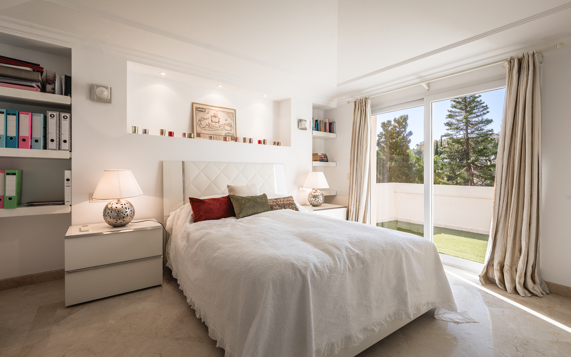 Exquisitely renovated, spacious duplex penthouse in Las Alamandas, Nueva Andalucía · Photo 19