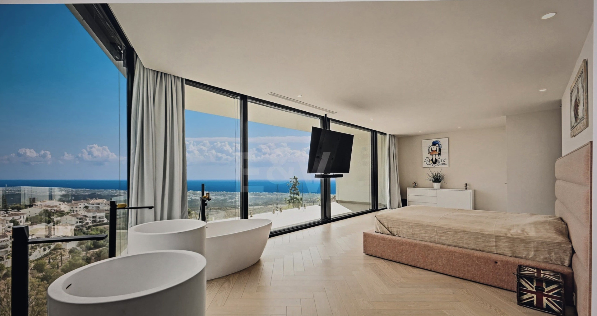 Villa in Altos de Los Monteros, Marbella with Exceptional Design · Photo 9