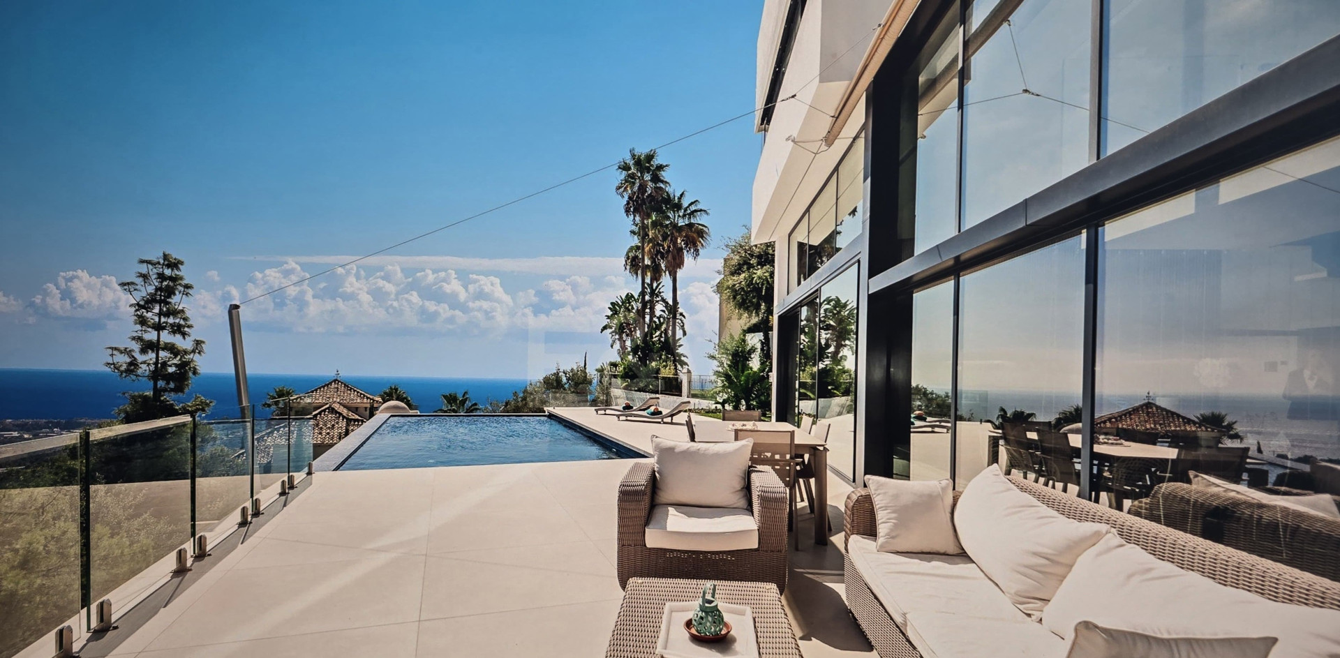 Villa in Altos de Los Monteros, Marbella with Exceptional Design · Photo 16