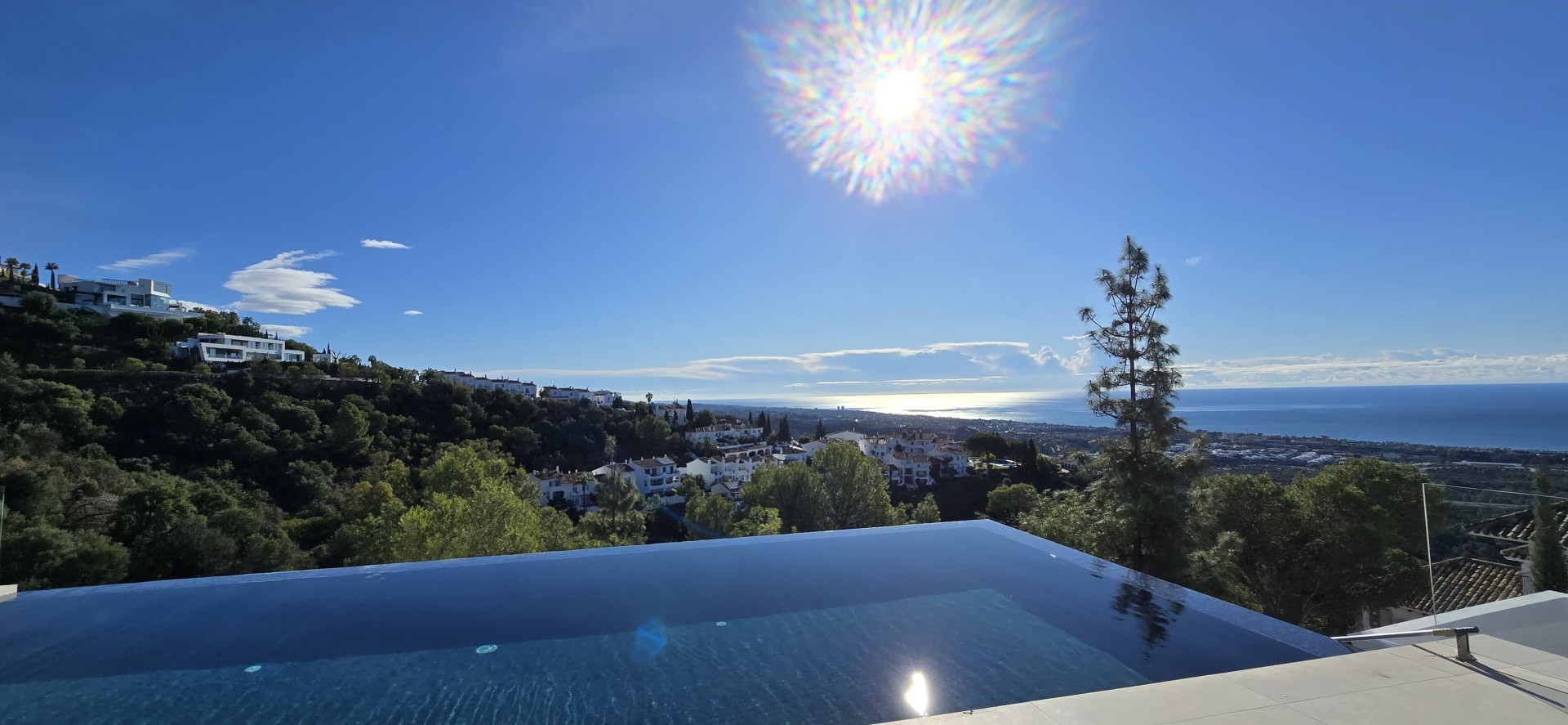 Villa in Altos de Los Monteros, Marbella with Exceptional Design · Photo 14