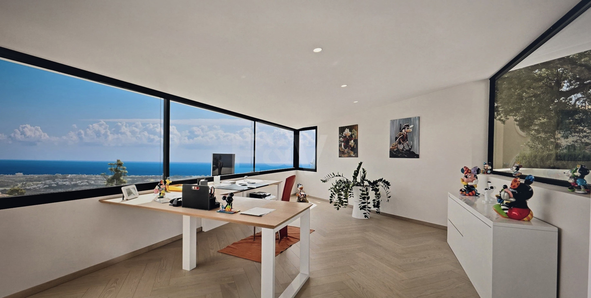 Villa in Altos de Los Monteros, Marbella with Exceptional Design · Photo 11