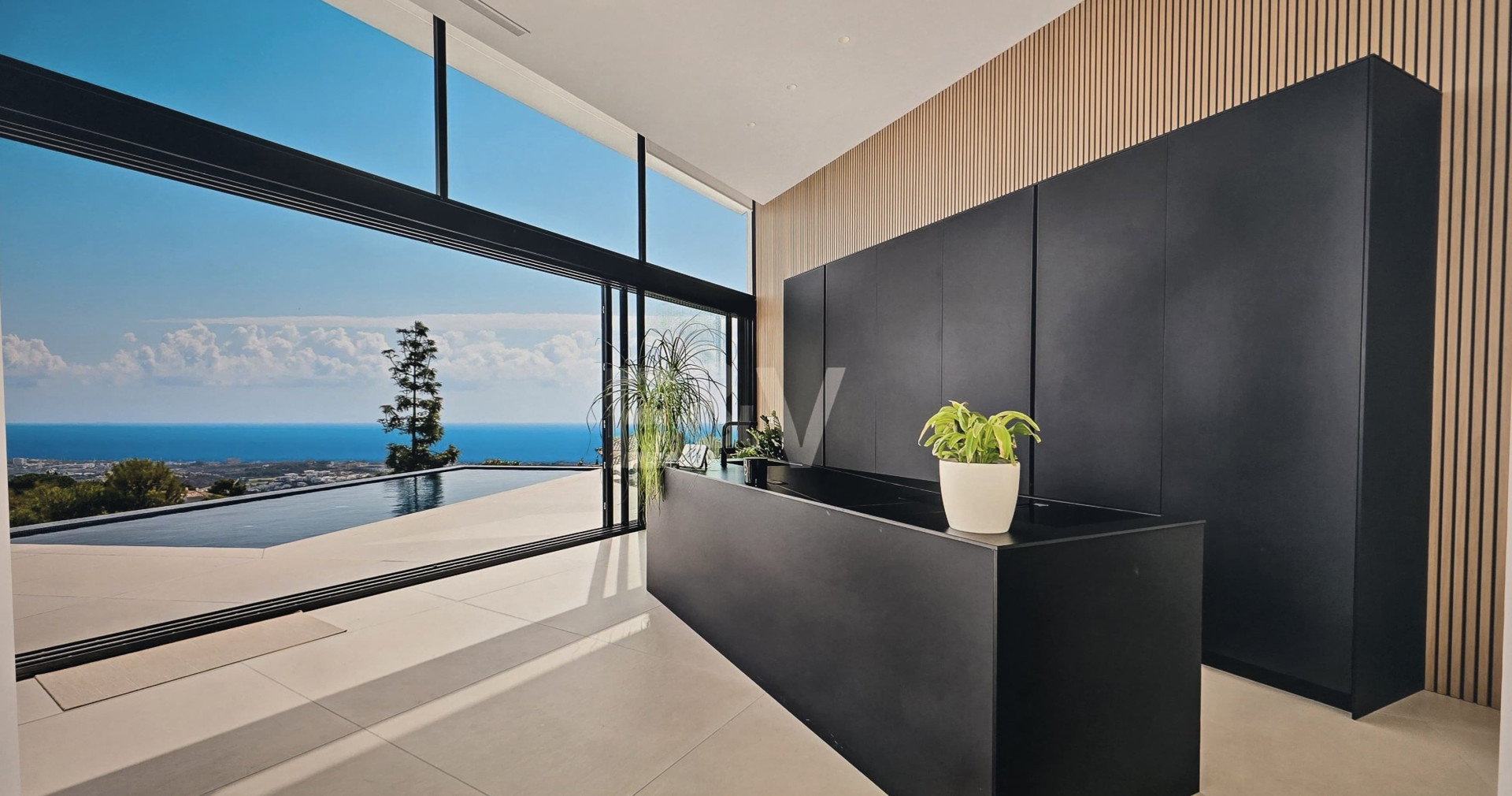 Villa in Altos de Los Monteros, Marbella with Exceptional Design · Photo 8