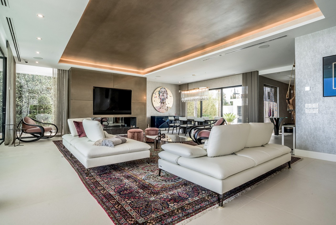 Masterpiece with Magical Sea Views in Marbella’s Prestigious Golden Mile · Photo 12