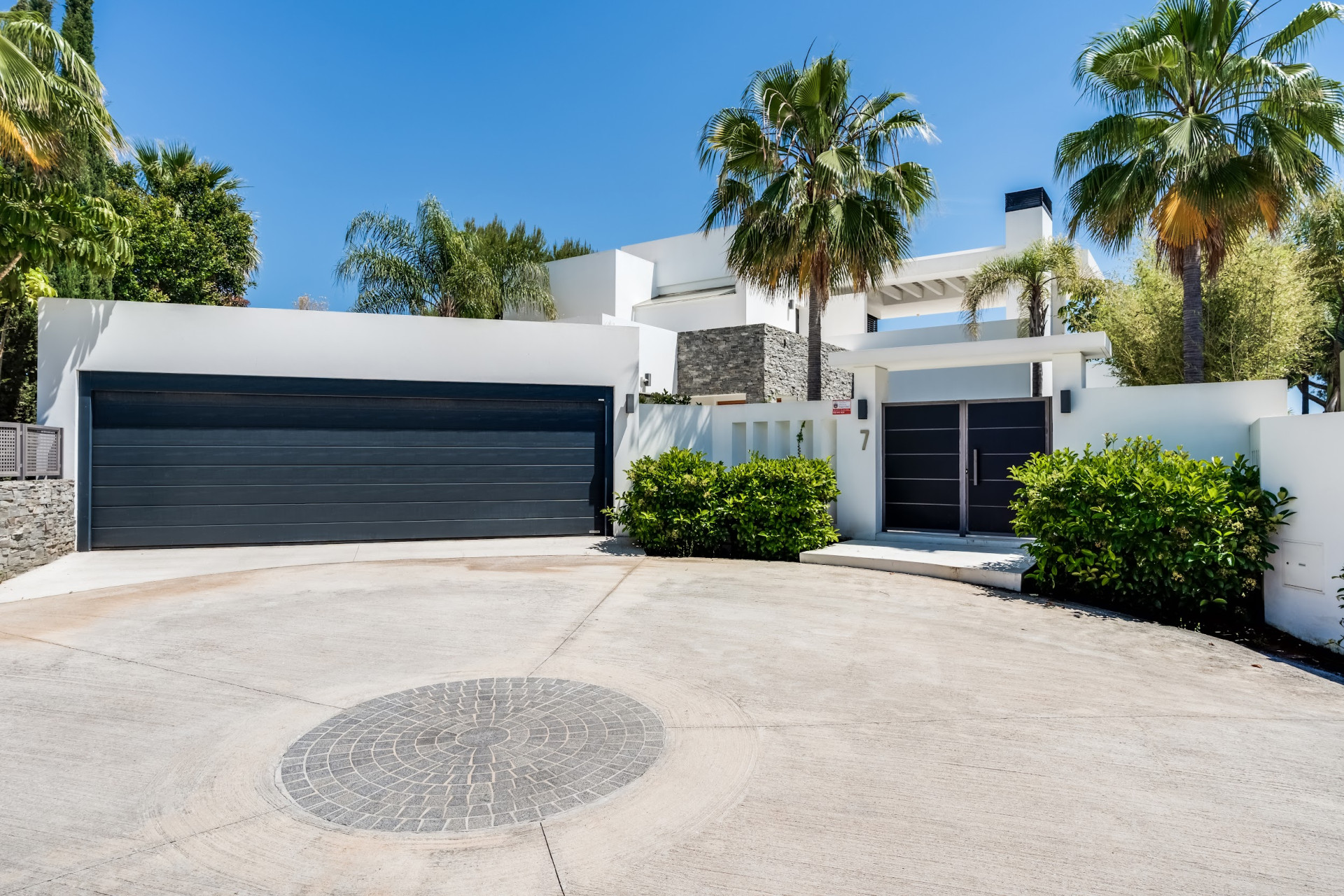 Masterpiece with Magical Sea Views in Marbella’s Prestigious Golden Mile · Photo 56