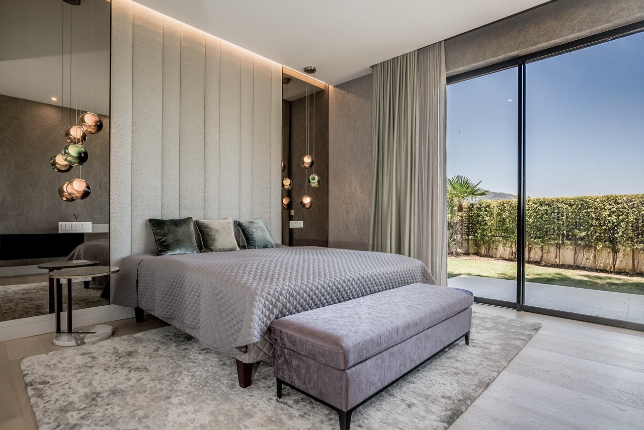 Masterpiece with Magical Sea Views in Marbella’s Prestigious Golden Mile · Photo 16