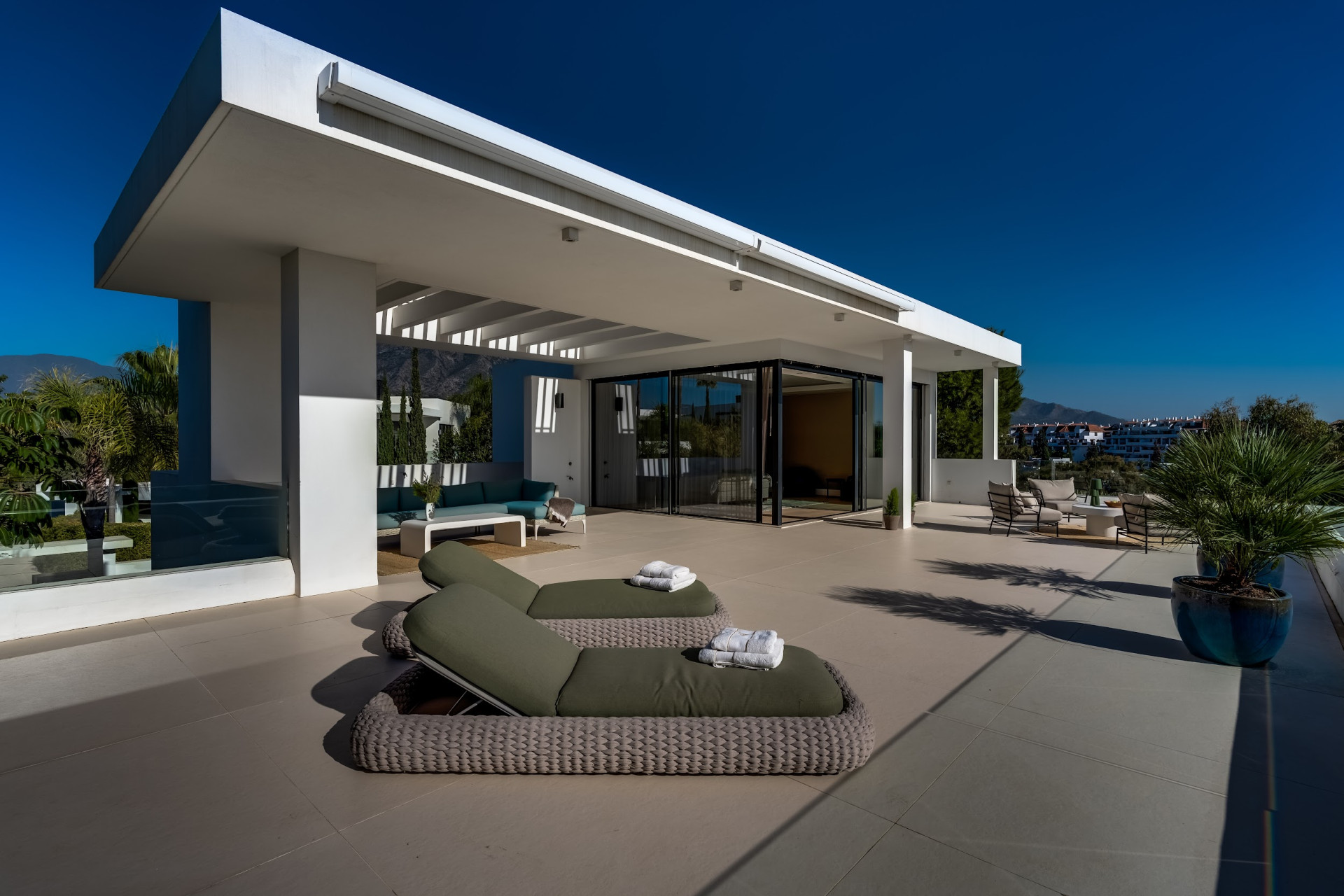 Masterpiece with Magical Sea Views in Marbella’s Prestigious Golden Mile · Photo 34
