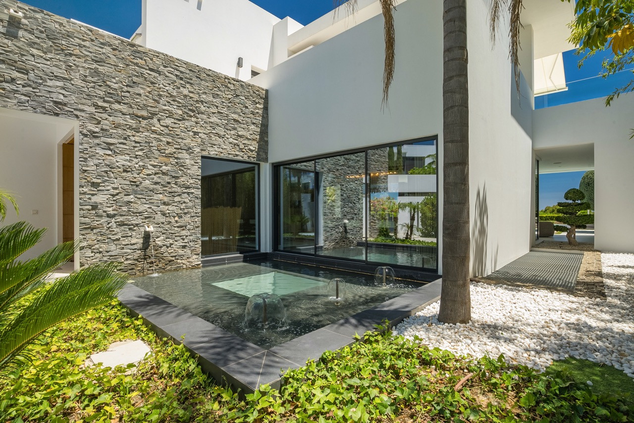 Masterpiece with Magical Sea Views in Marbella’s Prestigious Golden Mile · Photo 8