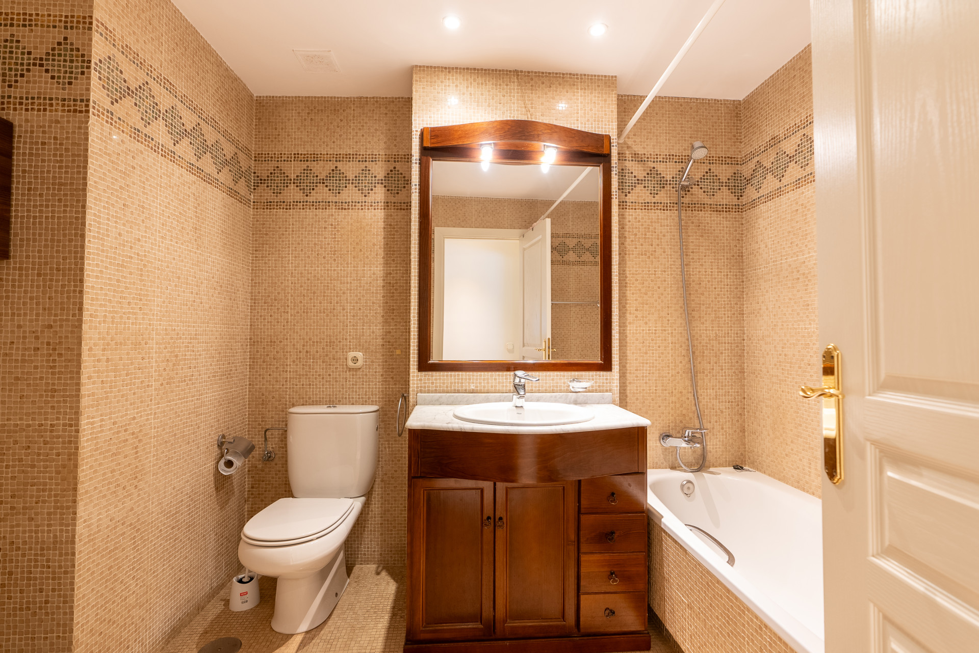 Apartment with sea views on Avenida España, Estepona · Photo 9
