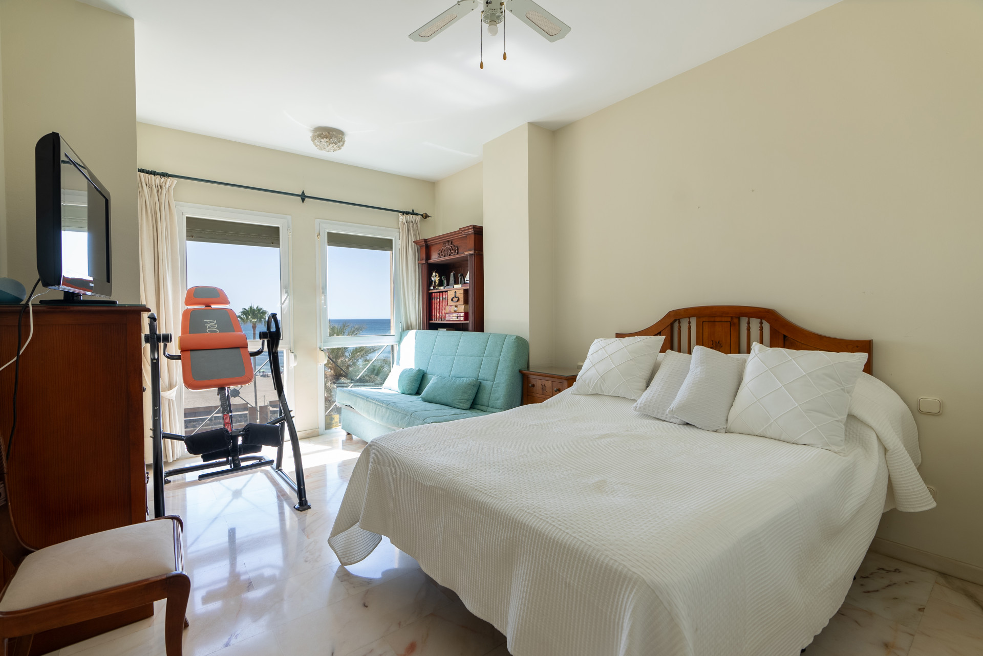 Apartment with sea views on Avenida España, Estepona · Photo 20