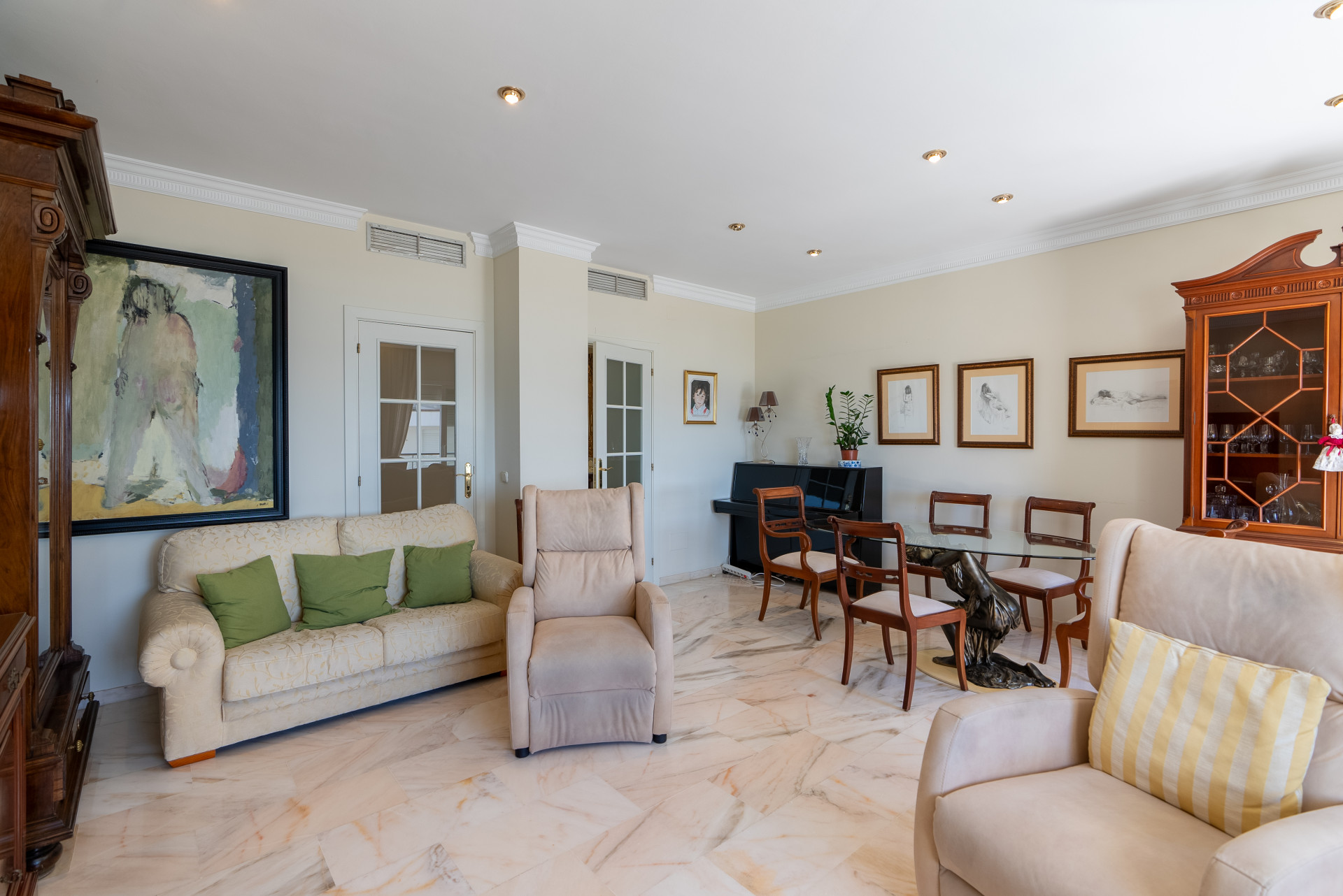 Apartment with sea views on Avenida España, Estepona · Photo 12