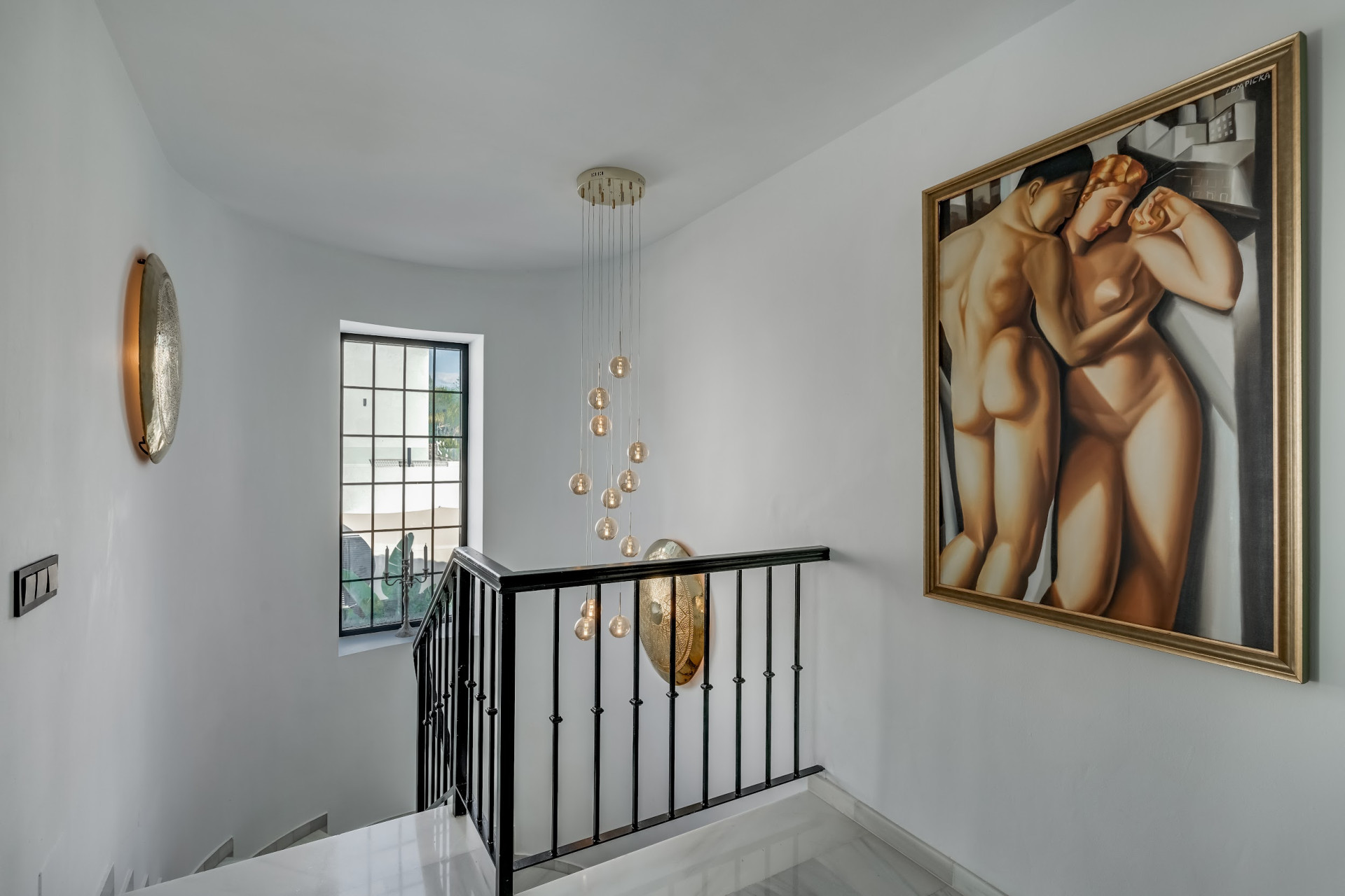 Luxury villa close to amenities · Photo 26