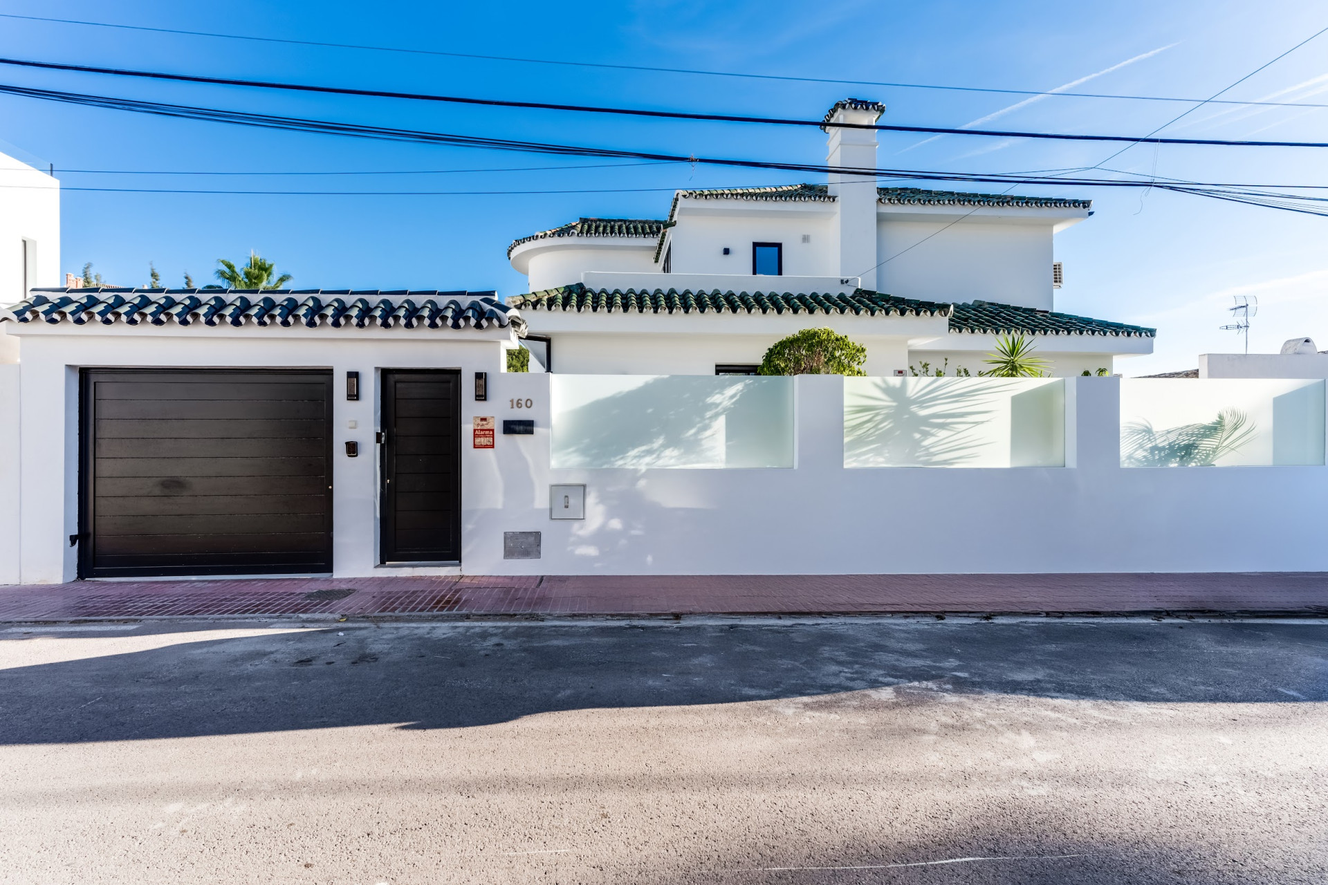 Luxury villa close to amenities · Photo 45