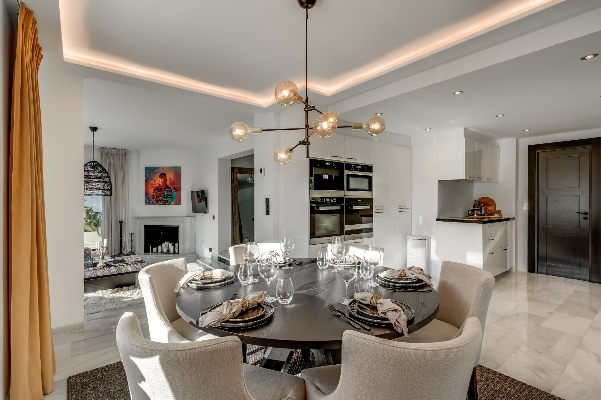 Luxury villa close to amenities · Photo 15