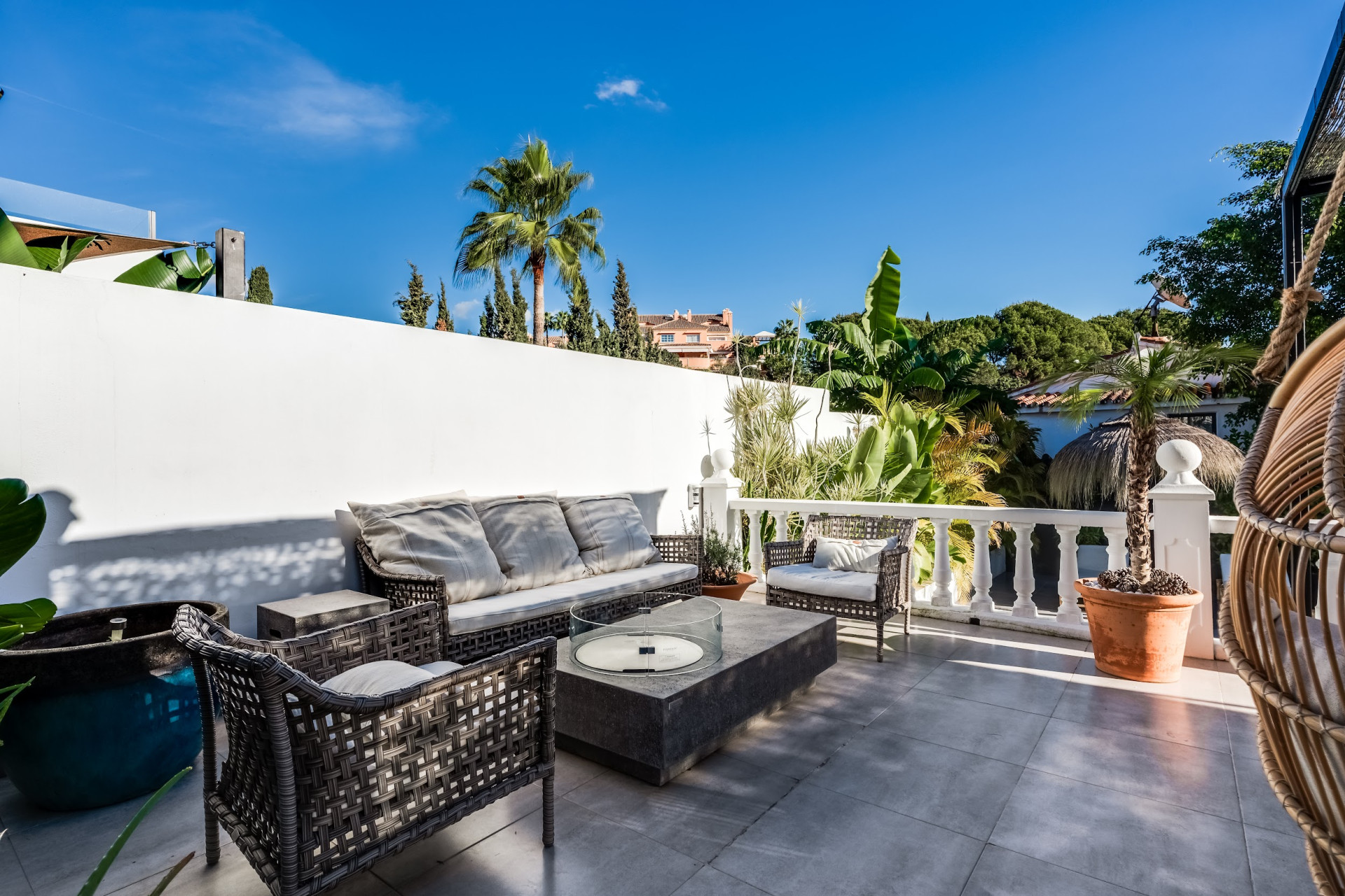 Luxury villa close to amenities · Photo 13