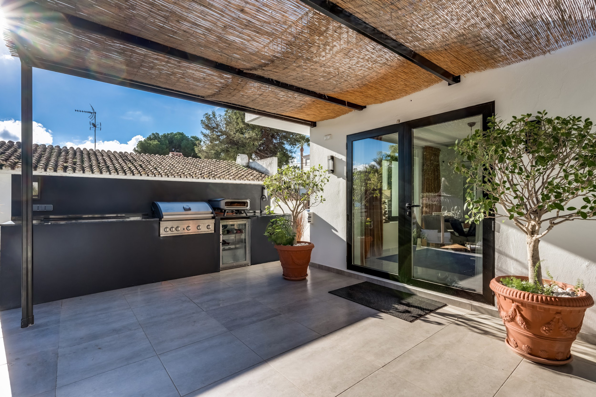 Luxury villa close to amenities · Photo 14