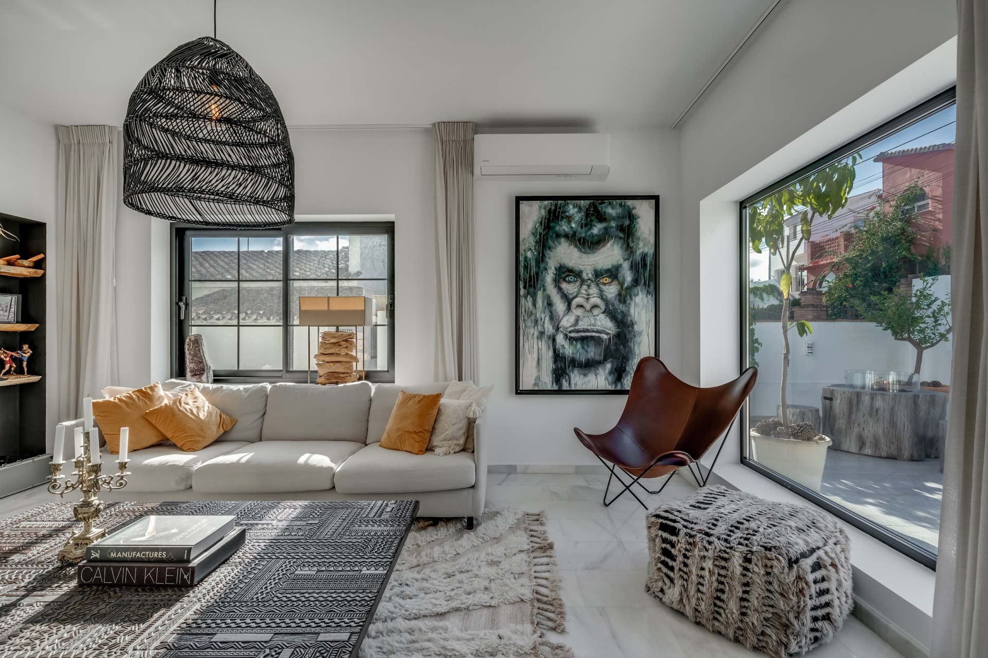 Luxury villa close to amenities · Photo 23