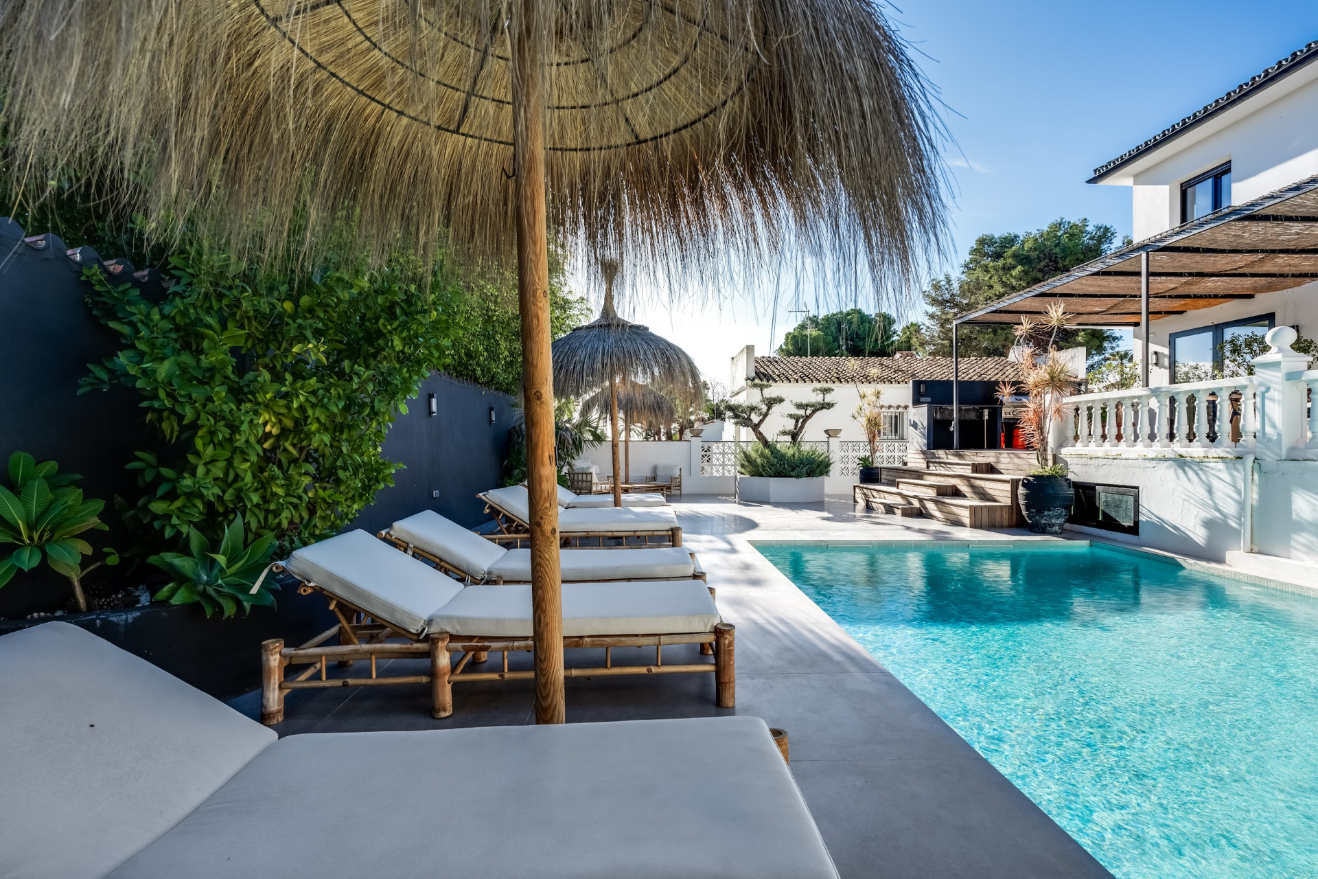 Luxury villa close to amenities · Photo 10