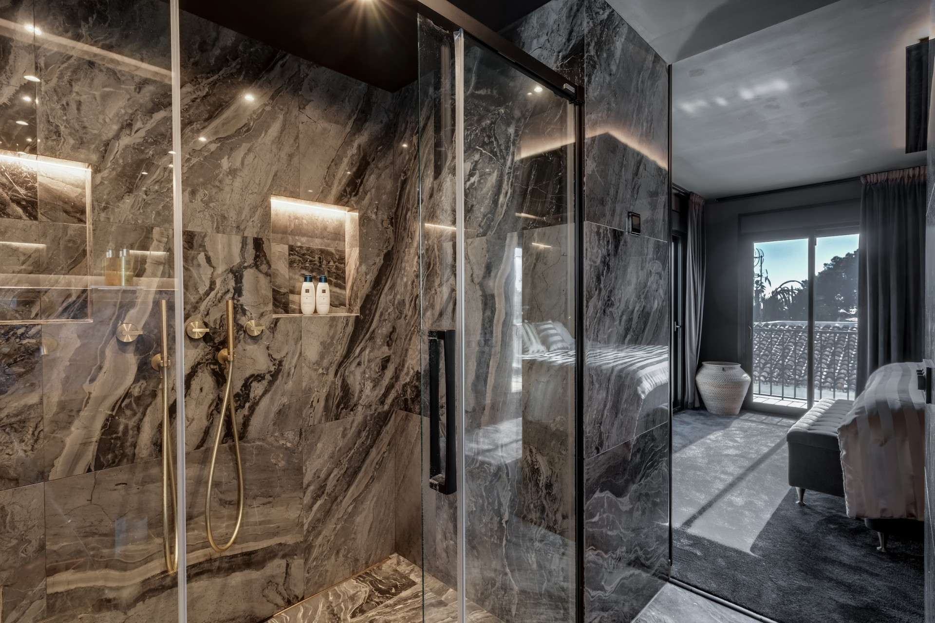 Luxury villa close to amenities · Photo 30