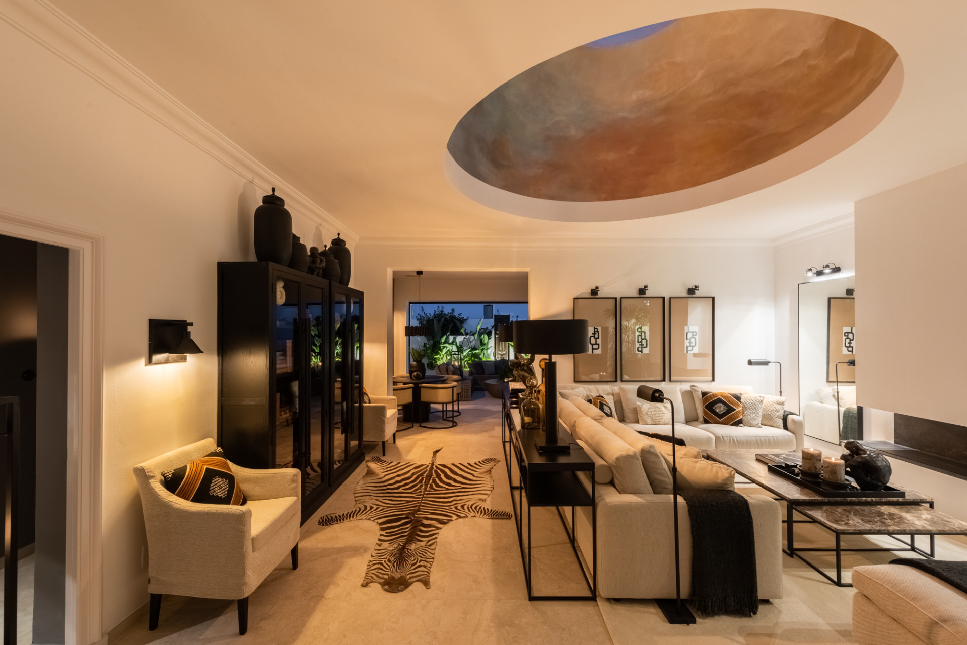 Scandi-style design bungalow in the beachfront Oasis Club on Marbella's Golden Mile. · Photo 40
