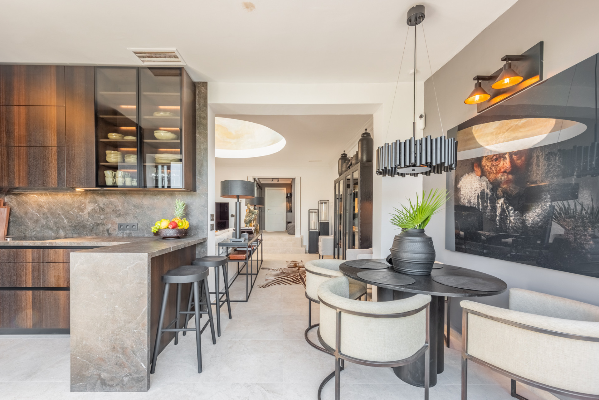 Scandi-style design bungalow in the beachfront Oasis Club on Marbella's Golden Mile. · Photo 17