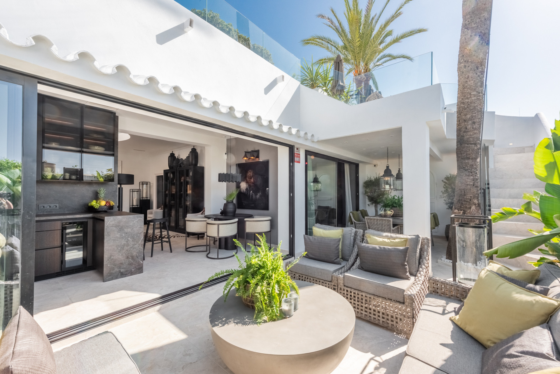 Scandi-style design bungalow in the beachfront Oasis Club on Marbella's Golden Mile. · Photo 26
