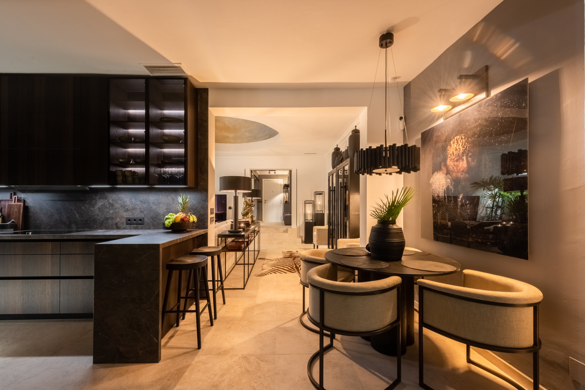 Scandi-style design bungalow in the beachfront Oasis Club on Marbella's Golden Mile. · Photo 48