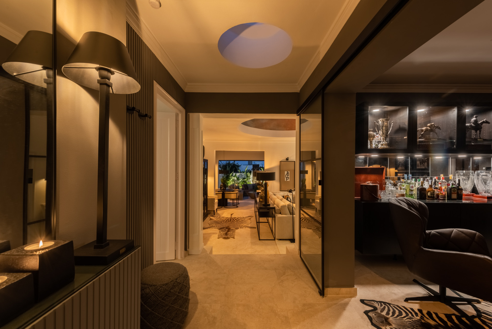 Scandi-style design bungalow in the beachfront Oasis Club on Marbella's Golden Mile. · Photo 39