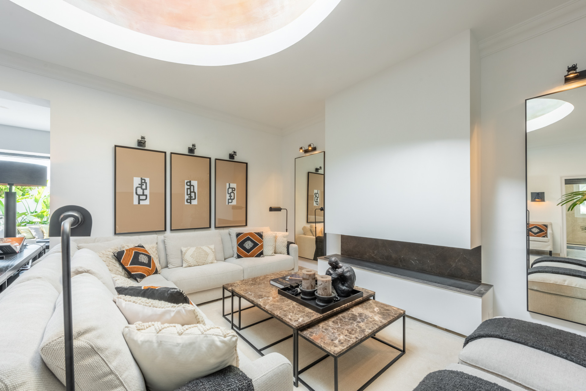 Scandi-style design bungalow in the beachfront Oasis Club on Marbella's Golden Mile. · Photo 11
