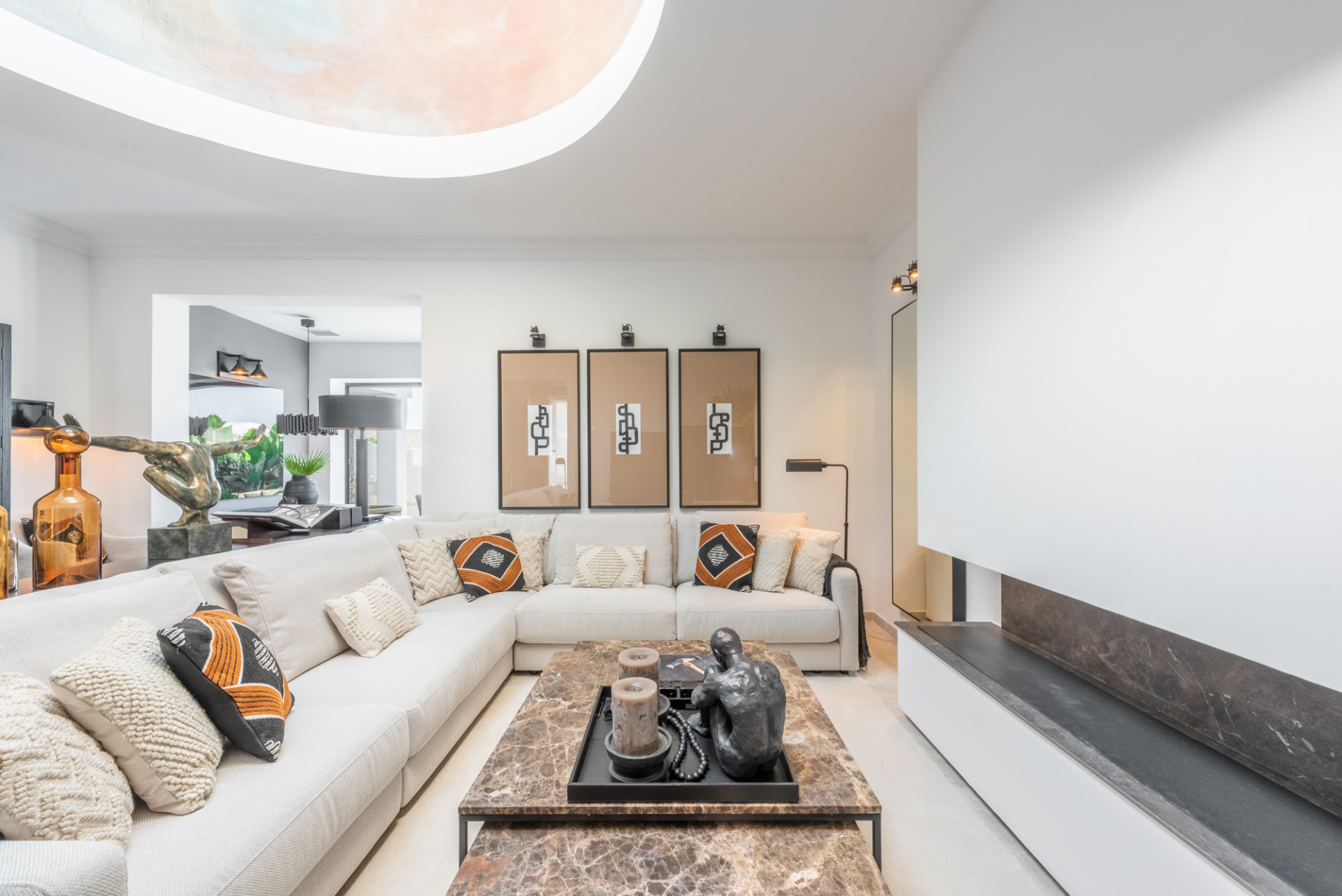 Scandi-style design bungalow in the beachfront Oasis Club on Marbella's Golden Mile. · Photo 13
