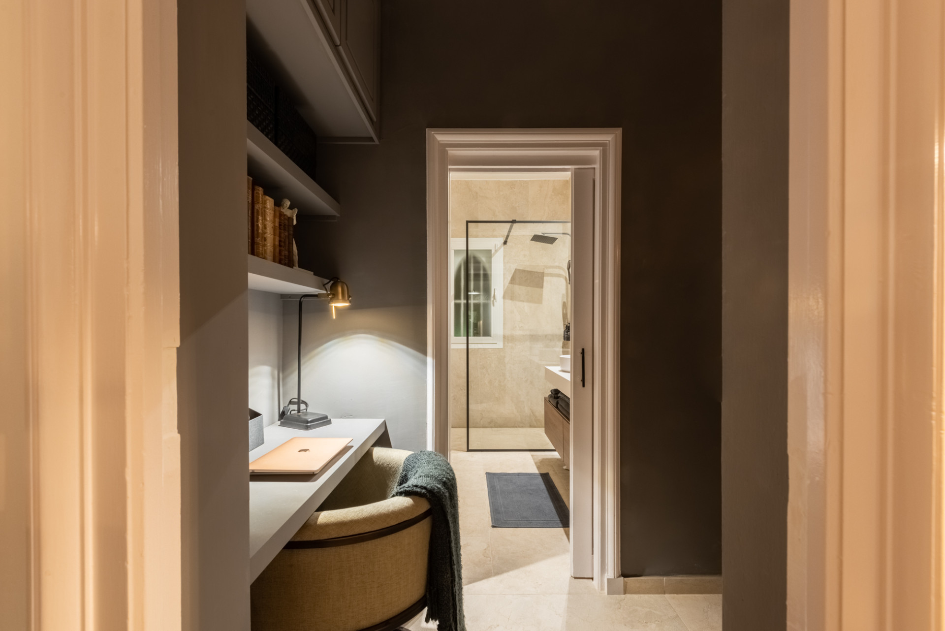 Scandi-style design bungalow in the beachfront Oasis Club on Marbella's Golden Mile. · Photo 56