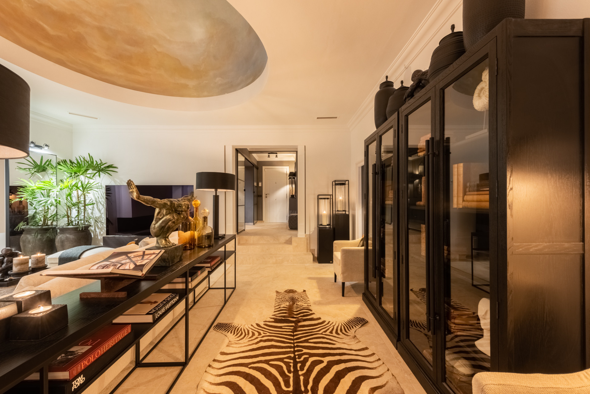 Scandi-style design bungalow in the beachfront Oasis Club on Marbella's Golden Mile. · Photo 46