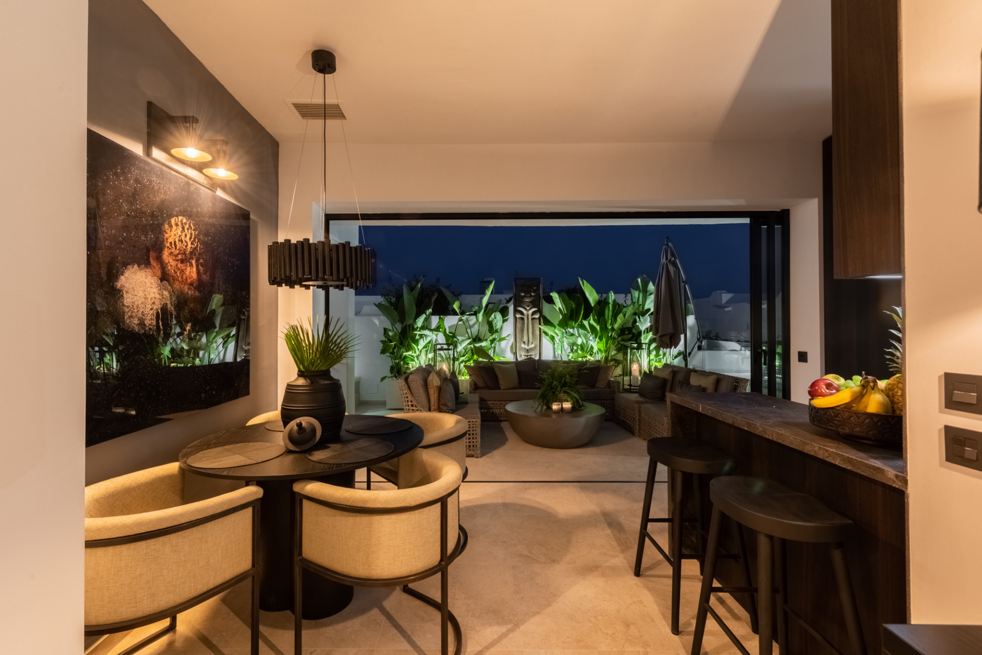 Scandi-style design bungalow in the beachfront Oasis Club on Marbella's Golden Mile. · Photo 47