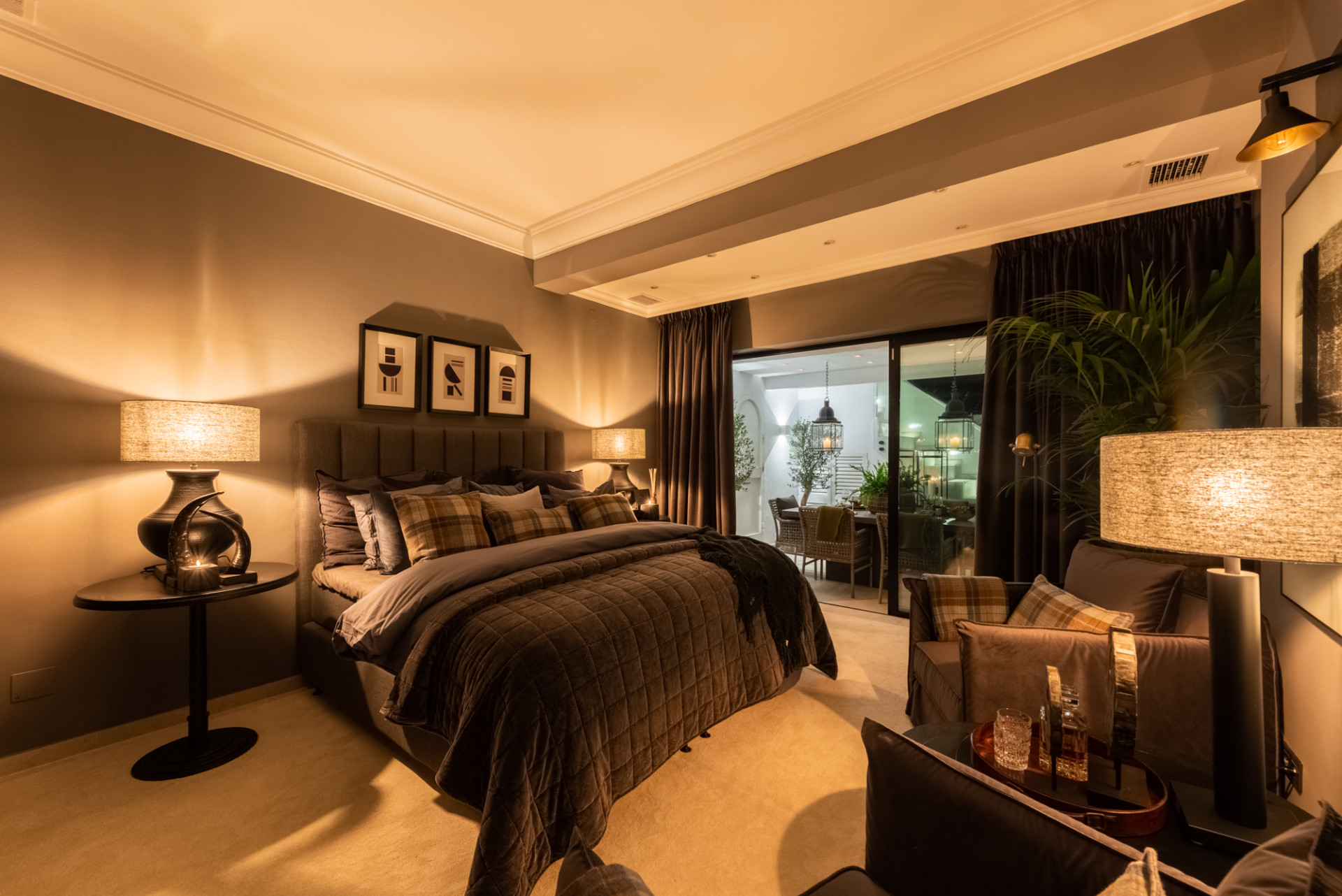 Scandi-style design bungalow in the beachfront Oasis Club on Marbella's Golden Mile. · Photo 58
