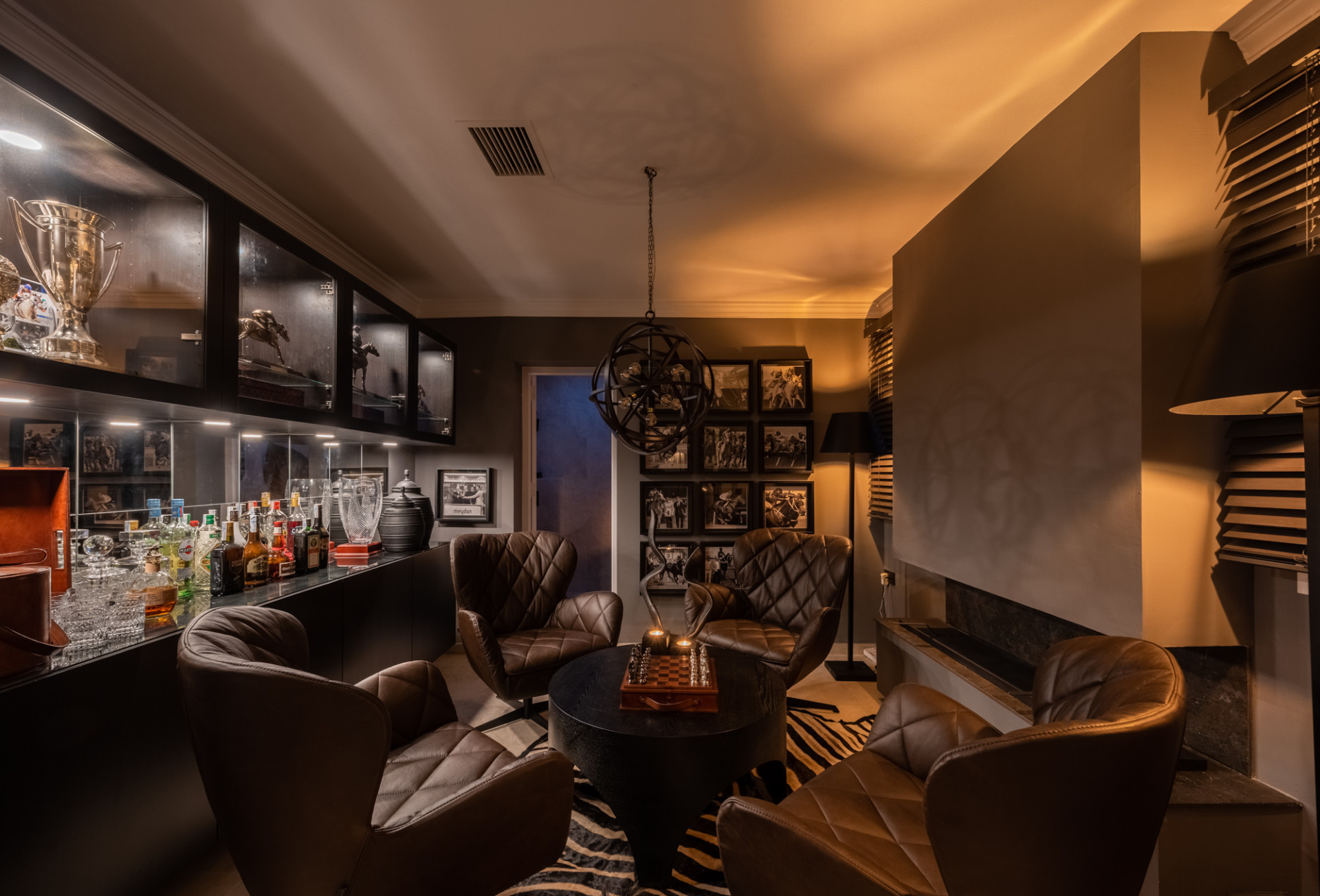 Scandi-style design bungalow in the beachfront Oasis Club on Marbella's Golden Mile. · Photo 35